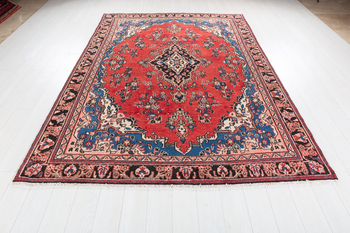 Vintage Red Floral Rug – 9' 4" x 6' 9" (285 x 206 cm)