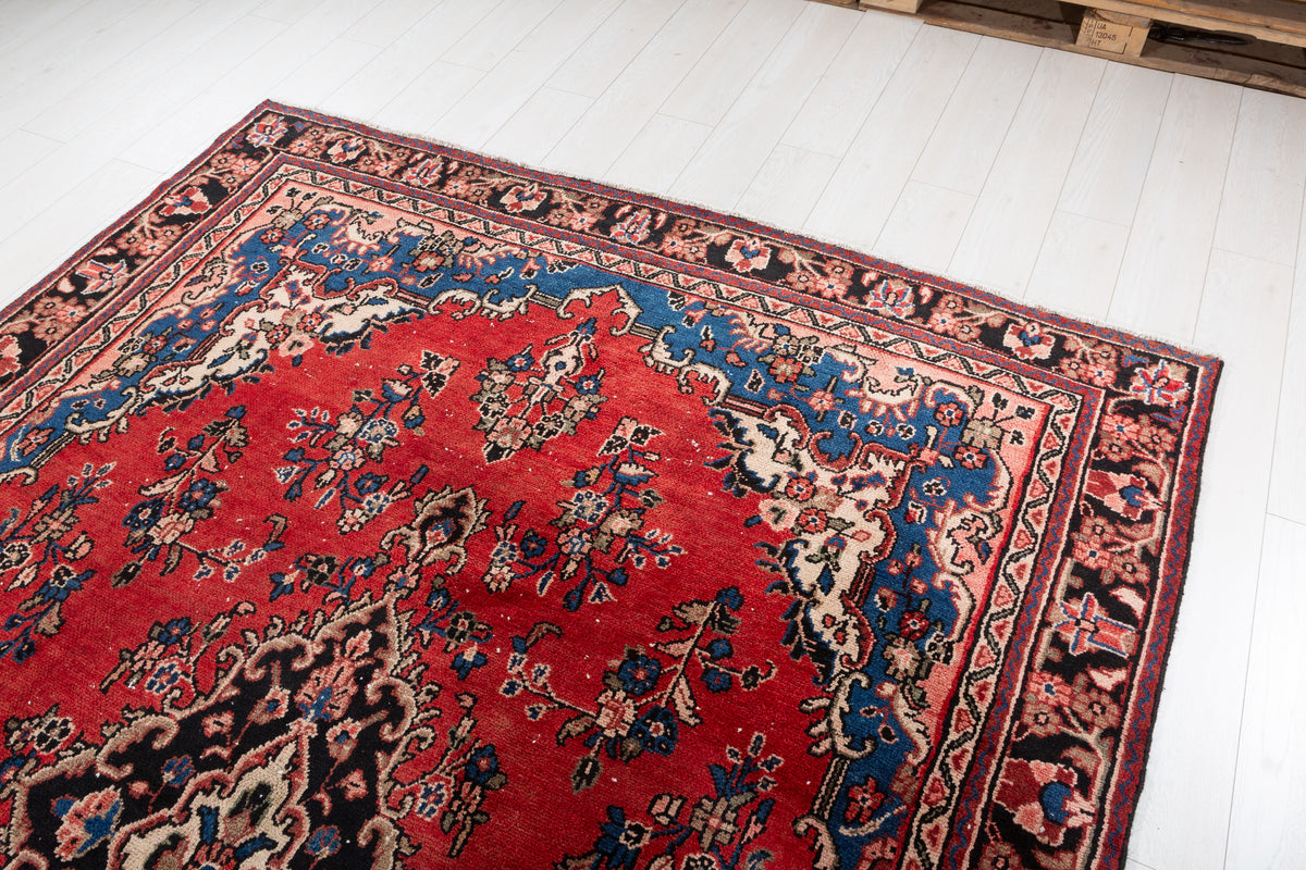Vintage Red Floral Rug – 9' 4" x 6' 9" (285 x 206 cm)