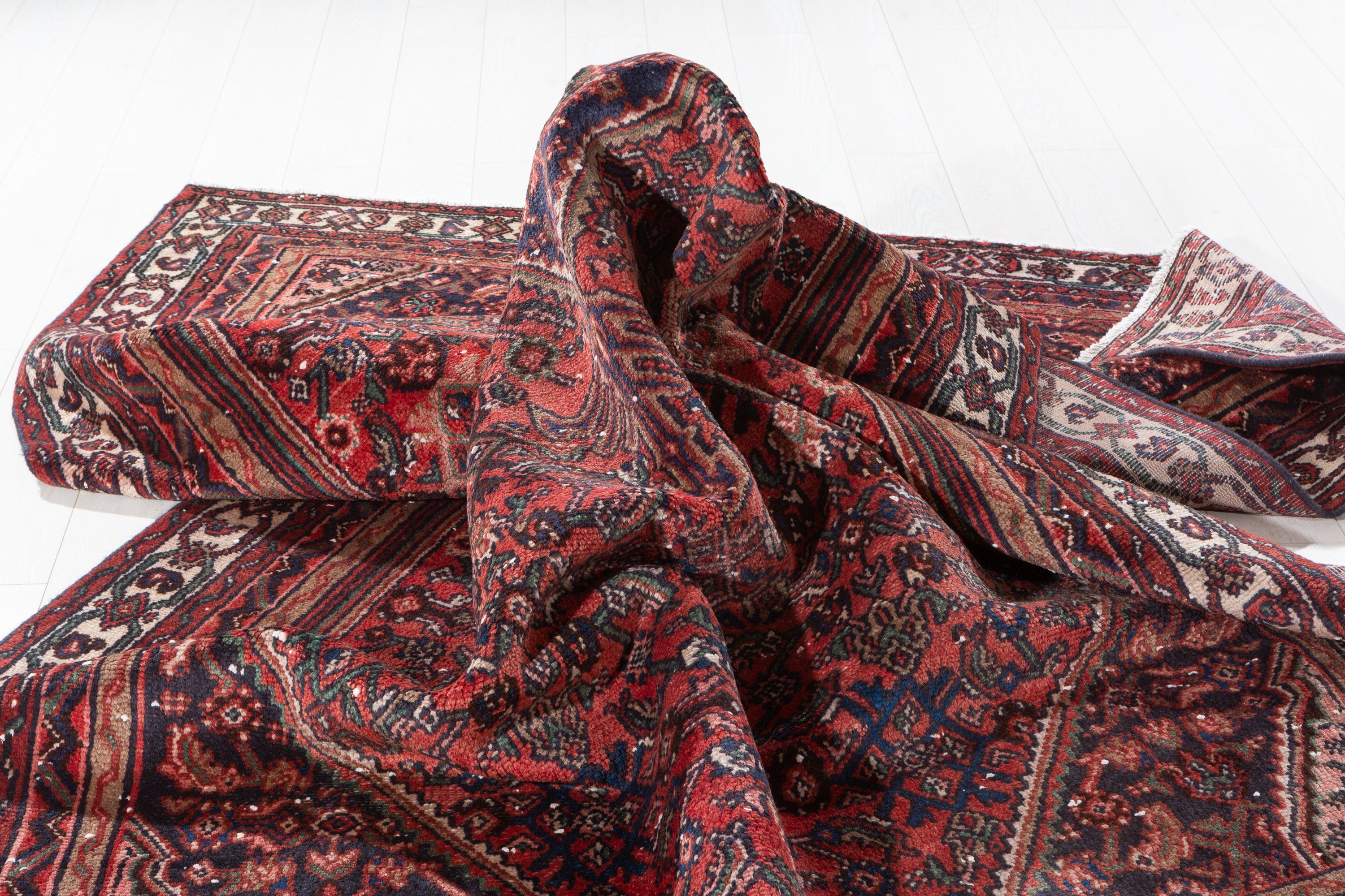 Vintage Red Geometric Rug – 9' 8" x 6' 4" (294 x 193 cm)