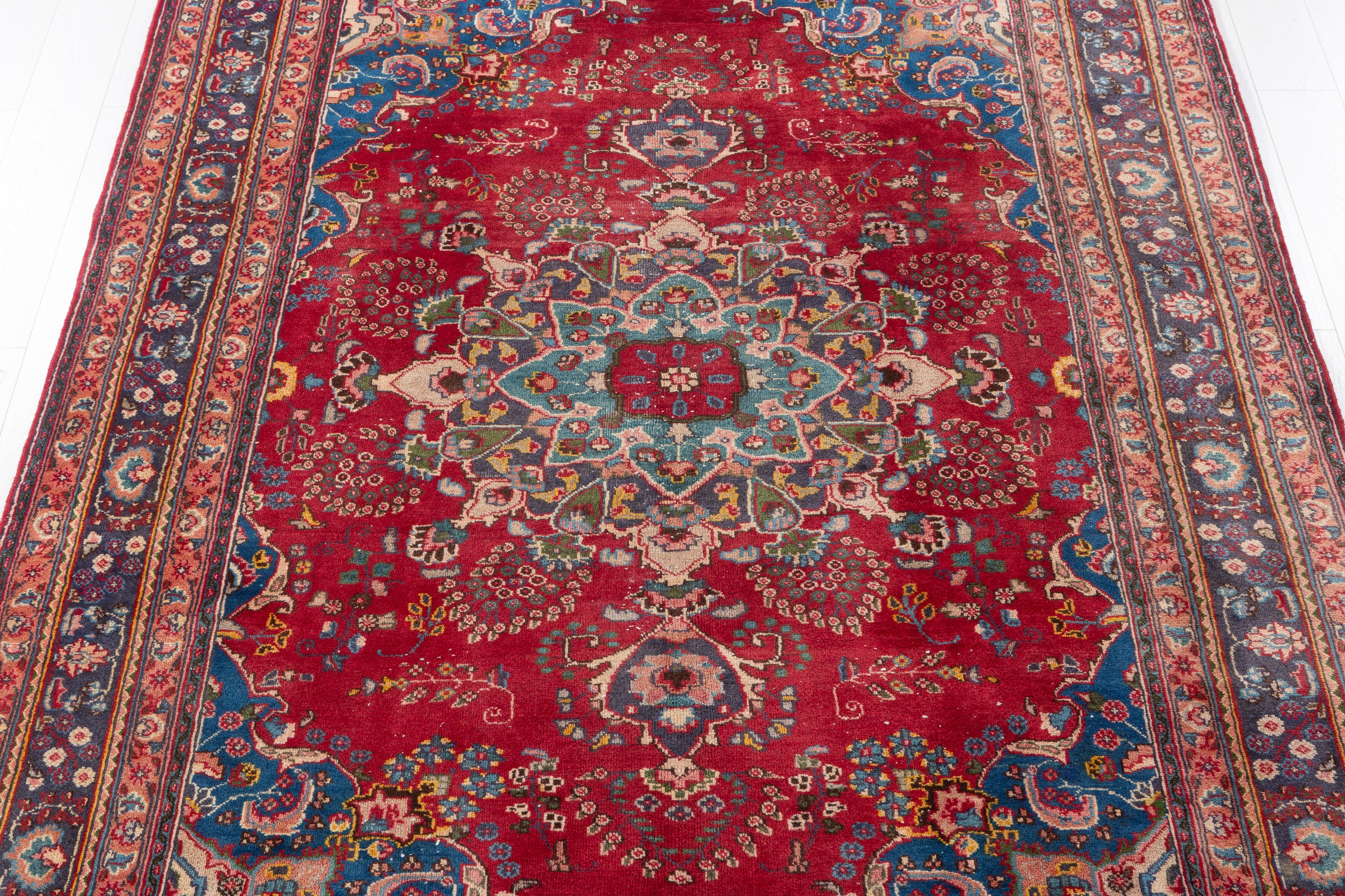 Vintage Red Floral Rug – 9' 4" x 6' 4" (284 x 194 cm)