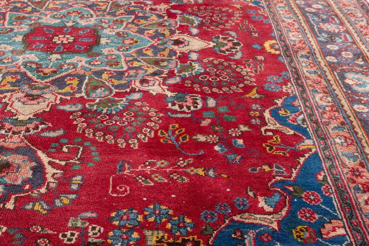 Vintage Red Floral Rug – 9' 4" x 6' 4" (284 x 194 cm)