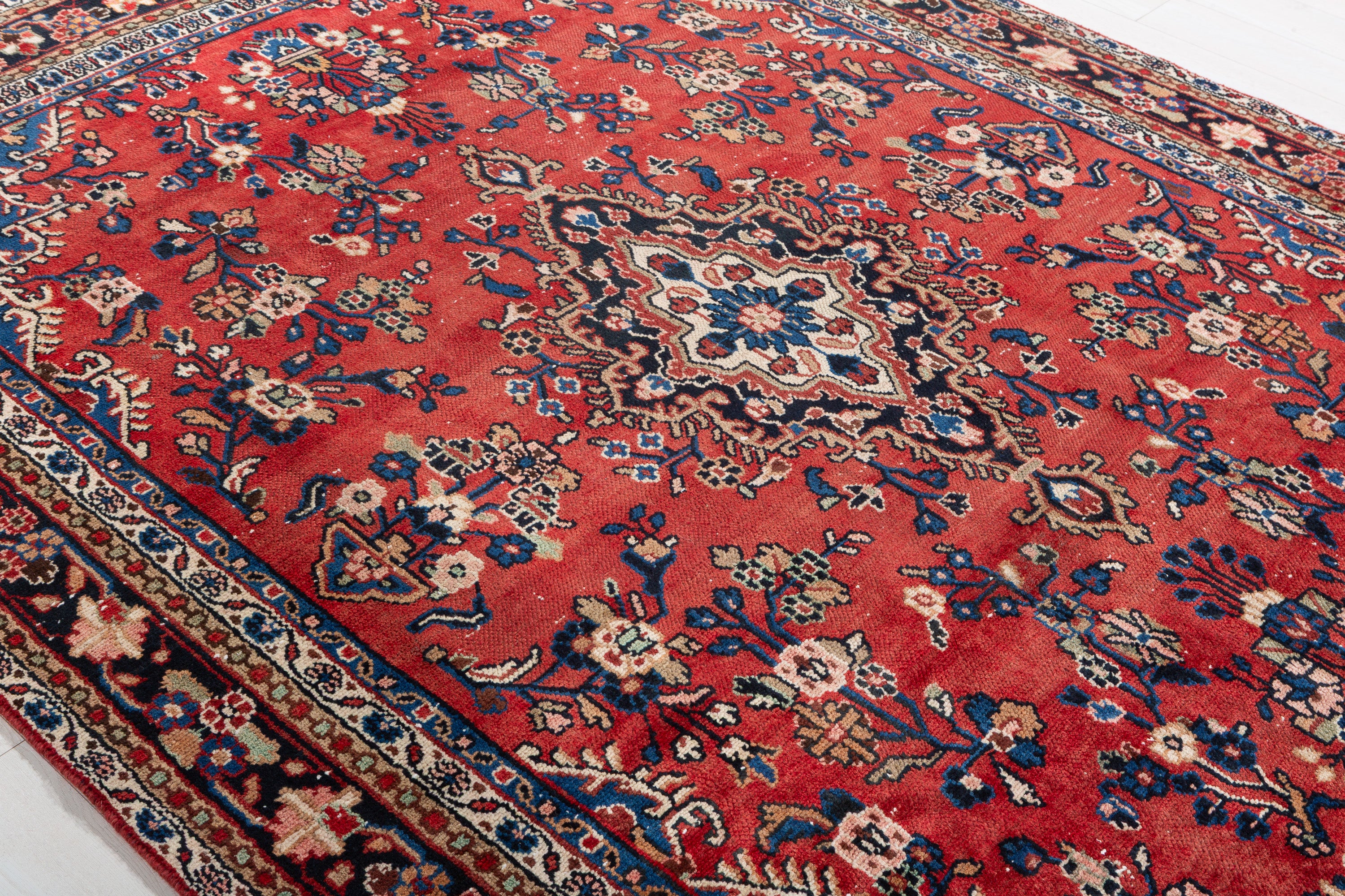 Vintage Red Floral Rug – 9' 4" x 6' 9" (285 x 207 cm)