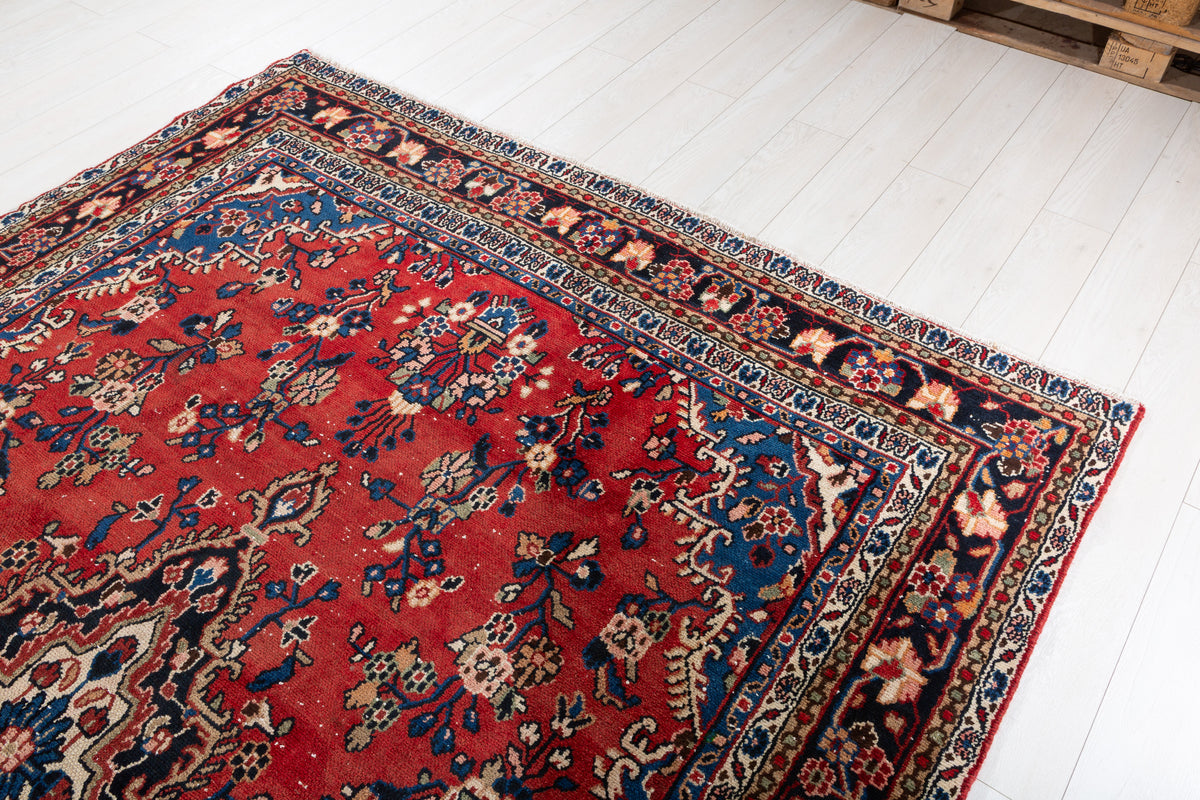 Vintage Red Floral Rug – 9' 4" x 6' 9" (285 x 207 cm)
