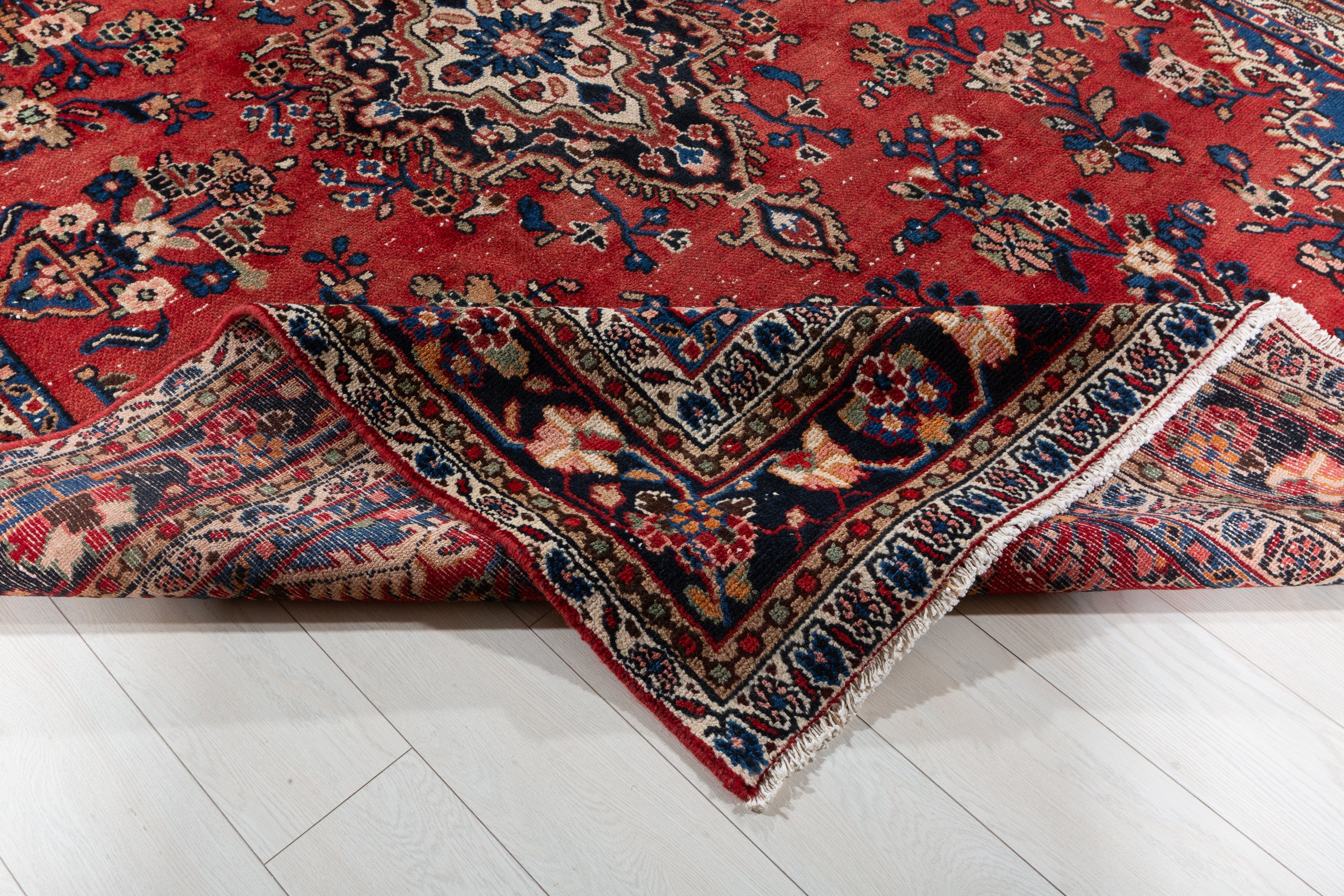 Vintage Red Floral Rug – 9' 4" x 6' 9" (285 x 207 cm)