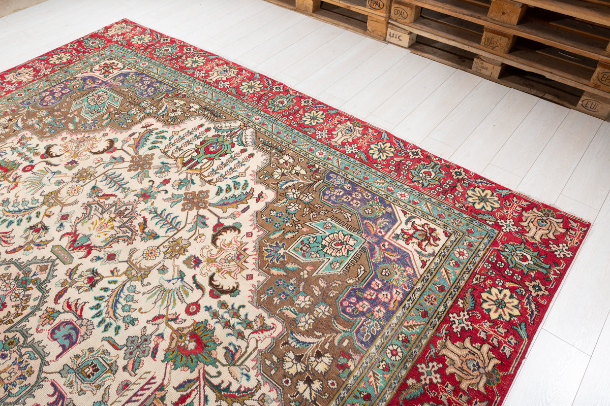 Vintage Beige Floral Rug – 12' 1" x 9' 1" (369 x 278 cm)
