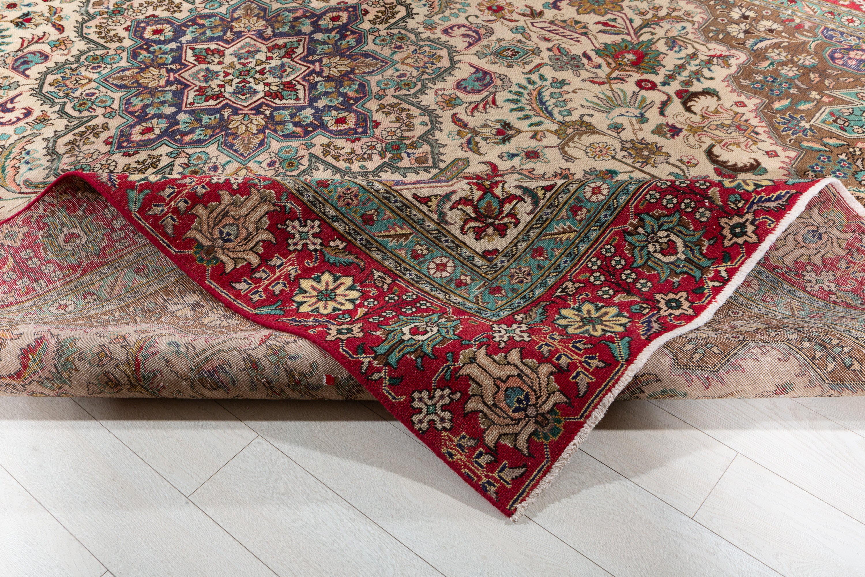 Vintage Beige Floral Rug – 12' 1" x 9' 1" (369 x 278 cm)