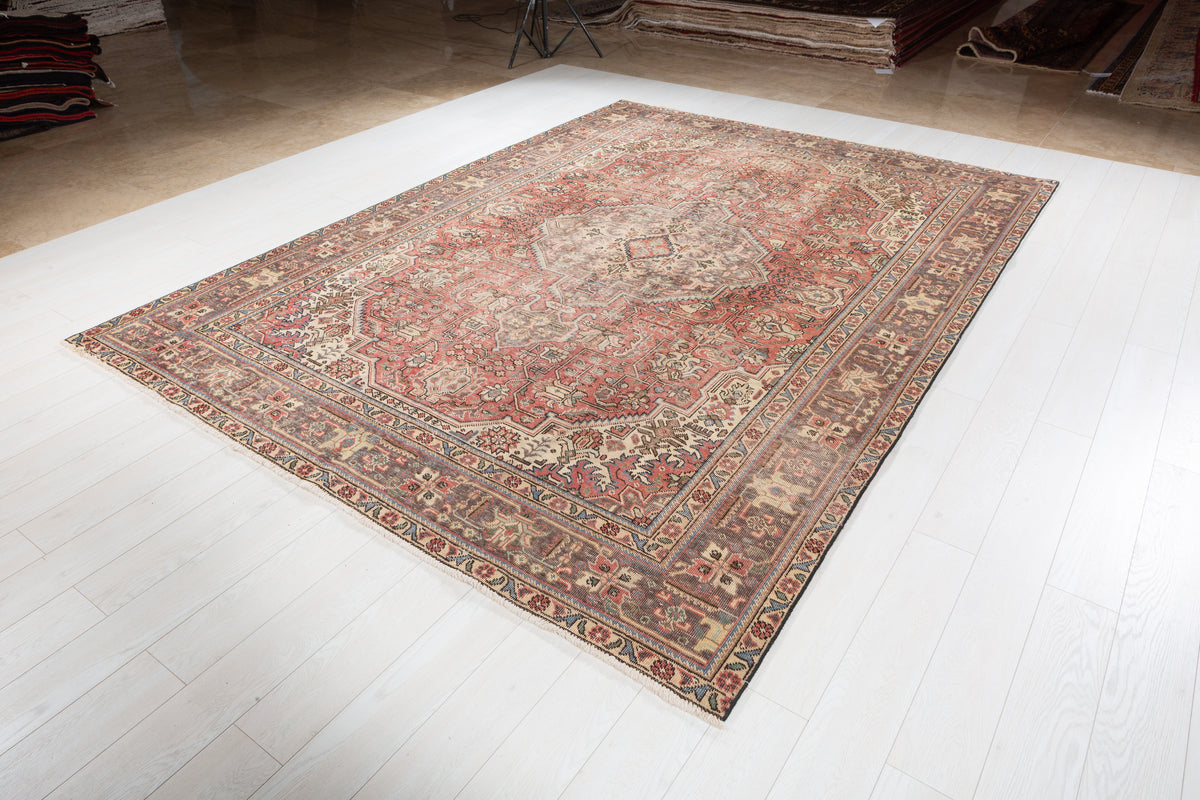 Vintage Faded red Floral Rug – 10' 7" x 7' 9" (323 x 236 cm)