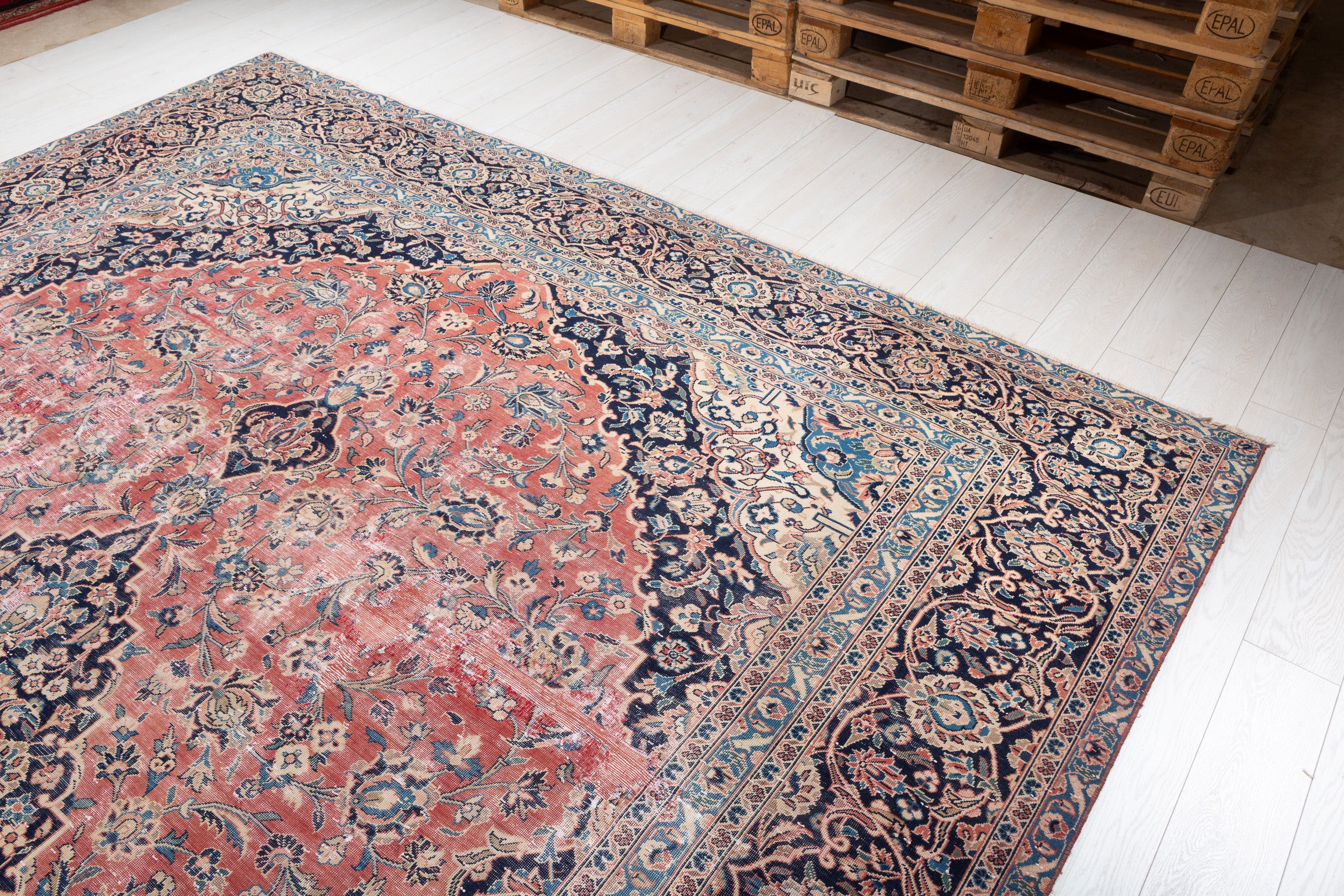 Vintage Faded red and beige Traditional Rug – 13' 0" x 10' 0" (395 x 304 cm)