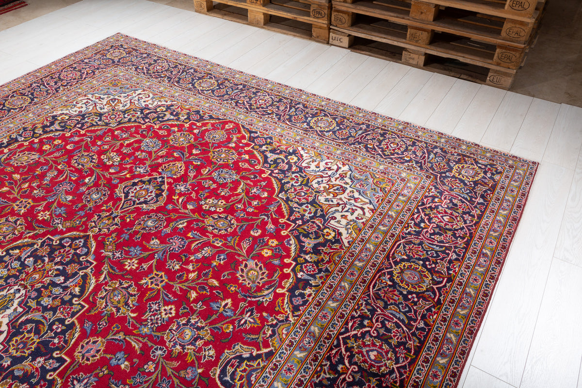 Vintage Red and navy Traditional Rug – 13' 4" x 9' 5" (406 x 286 cm)