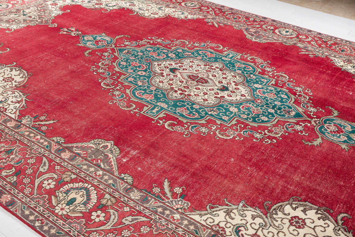 Collectible Vintage Red and green Traditional Rug – 15' 8" x 9' 8" (478 x 295 cm)
