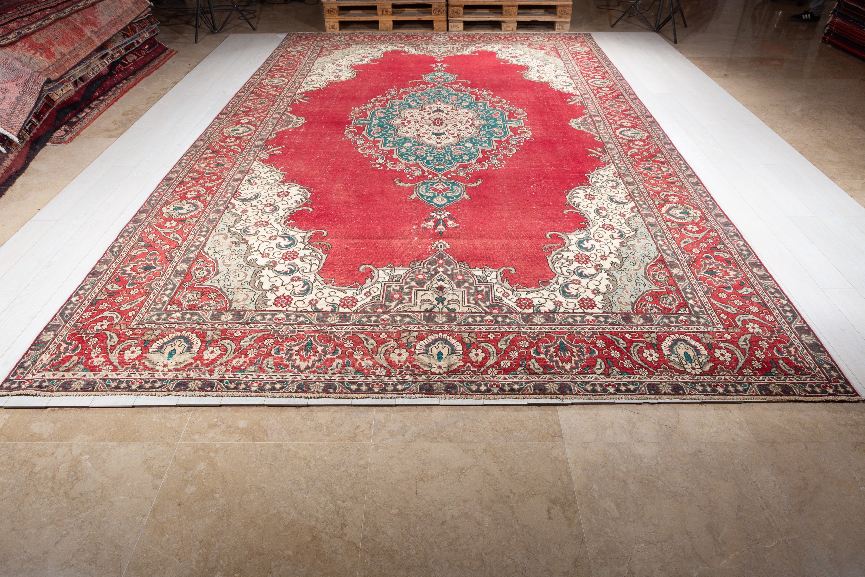 Collectible Vintage Red and green Traditional Rug – 15' 8" x 9' 8" (478 x 295 cm)