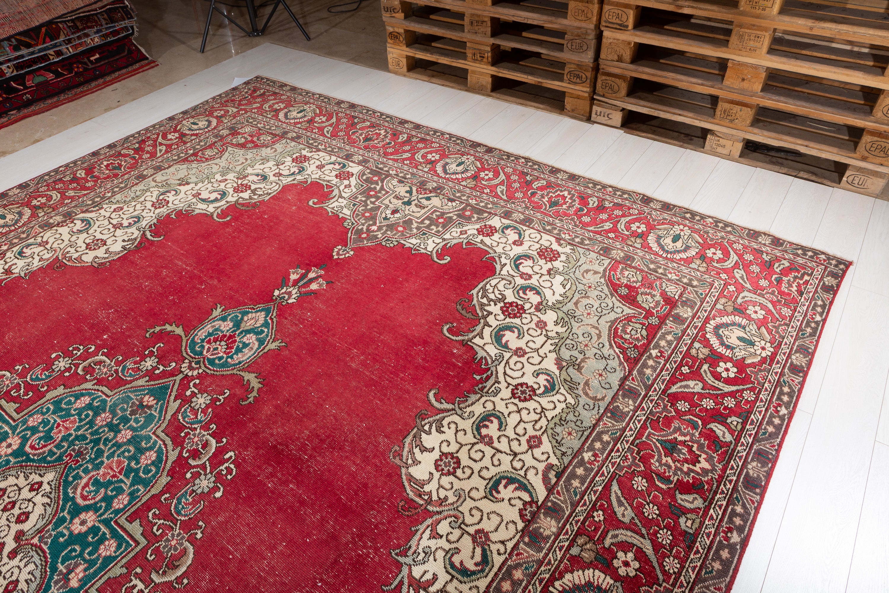 Collectible Vintage Red and green Traditional Rug – 15' 8" x 9' 8" (478 x 295 cm)