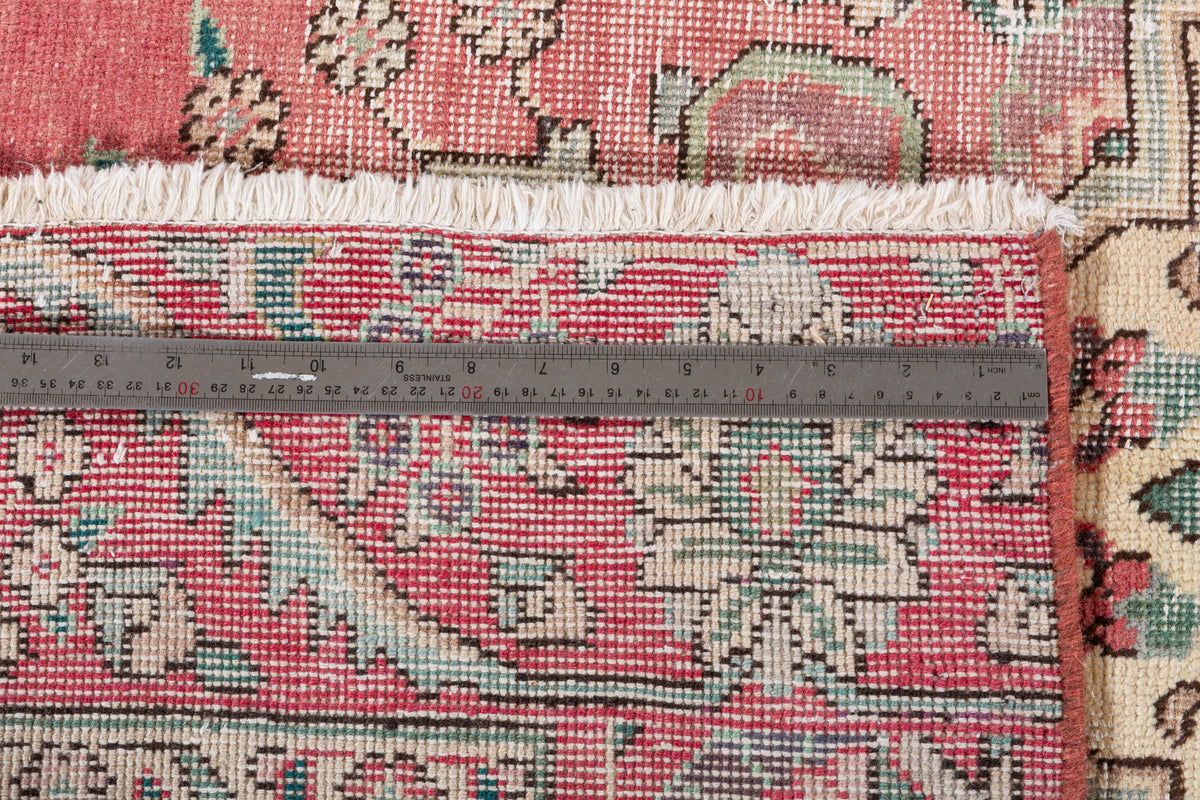 Vintage Faded pink-red and beige Traditional Rug – 8' 11" x 5' 11" (271 x 181 cm)