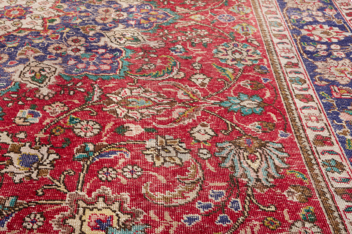 Vintage Red and beige Traditional Rug – 9' 9" x 6' 9" (297 x 206 cm)