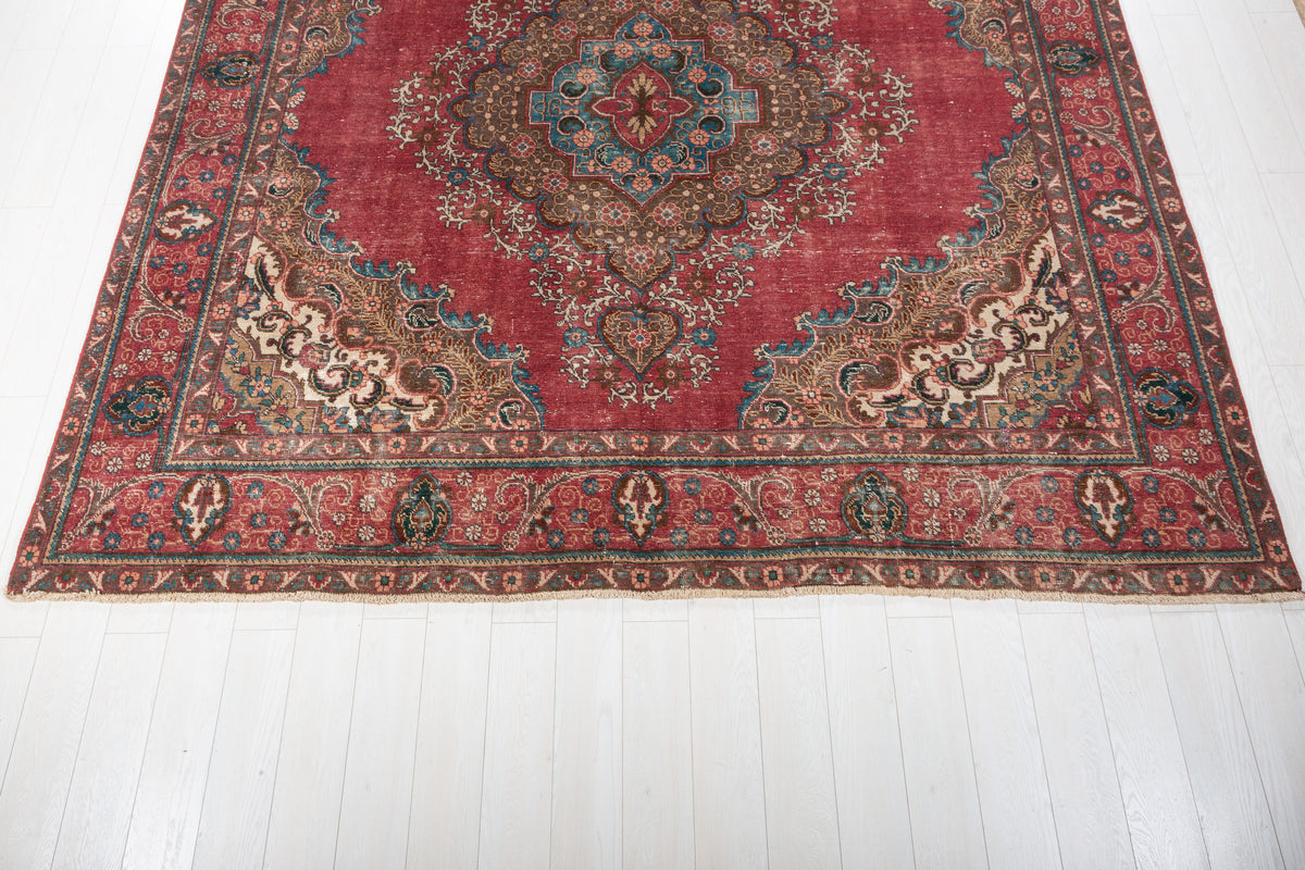 Collectible Vintage Magenta and navy Floral square Rug – 9' 3" x 9' 5" (283 x 288 cm)