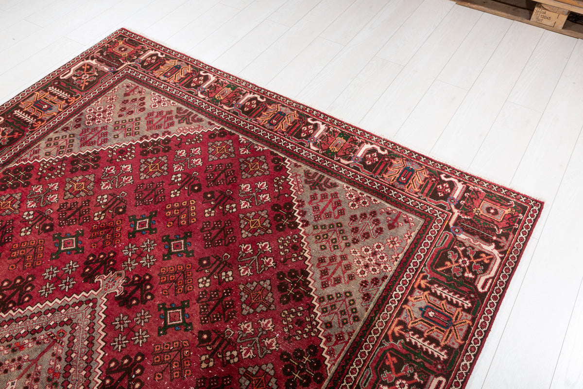 Vintage Red and beige Traditional Rug – 9' 8" x 6' 5" (294 x 196 cm)