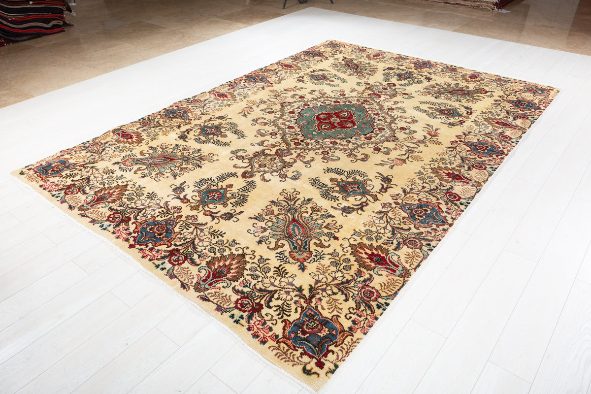 Collectible Vintage Warm beige and red Floral Rug – 10' 3" x 7' 0" (312 x 214 cm)