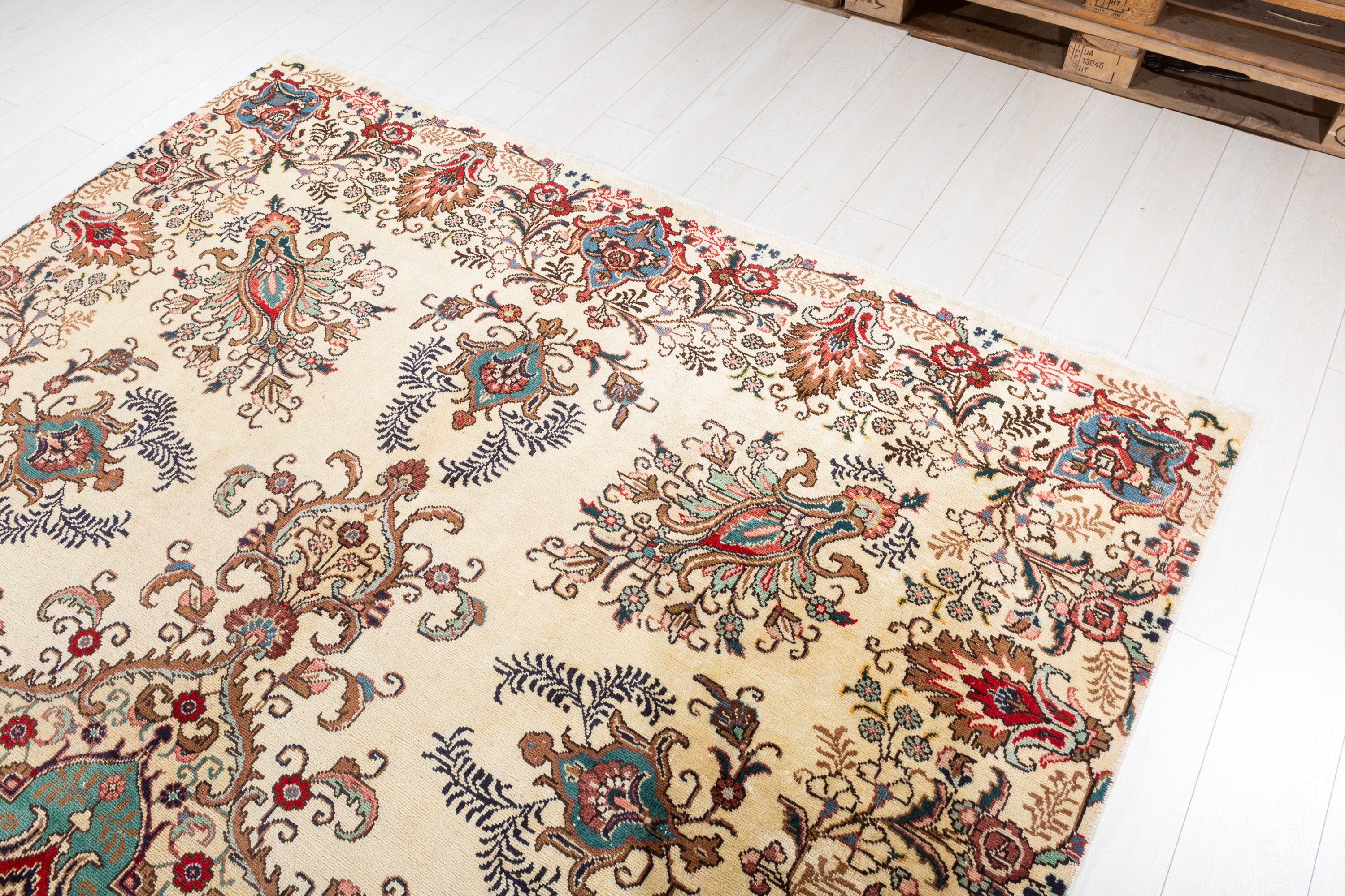 Collectible Vintage Warm beige and red Floral Rug – 10' 3" x 7' 0" (312 x 214 cm)