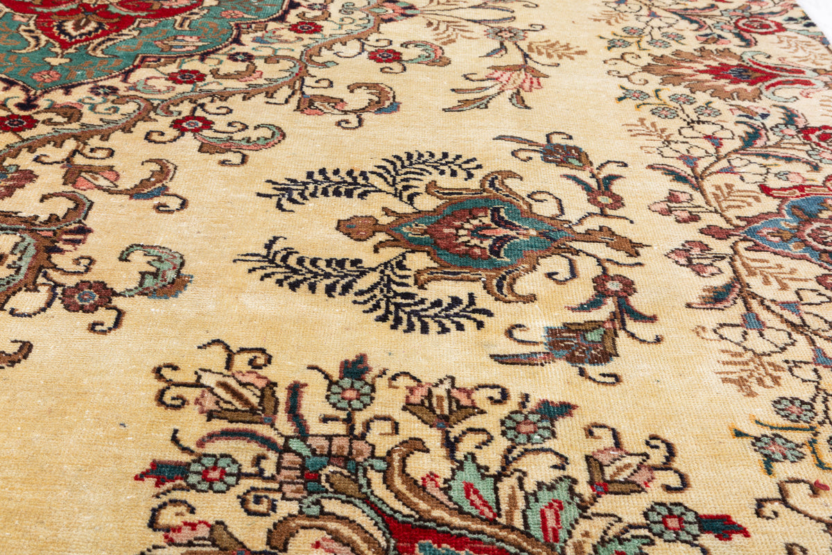 Collectible Vintage Warm beige and red Floral Rug – 10' 3" x 7' 0" (312 x 214 cm)