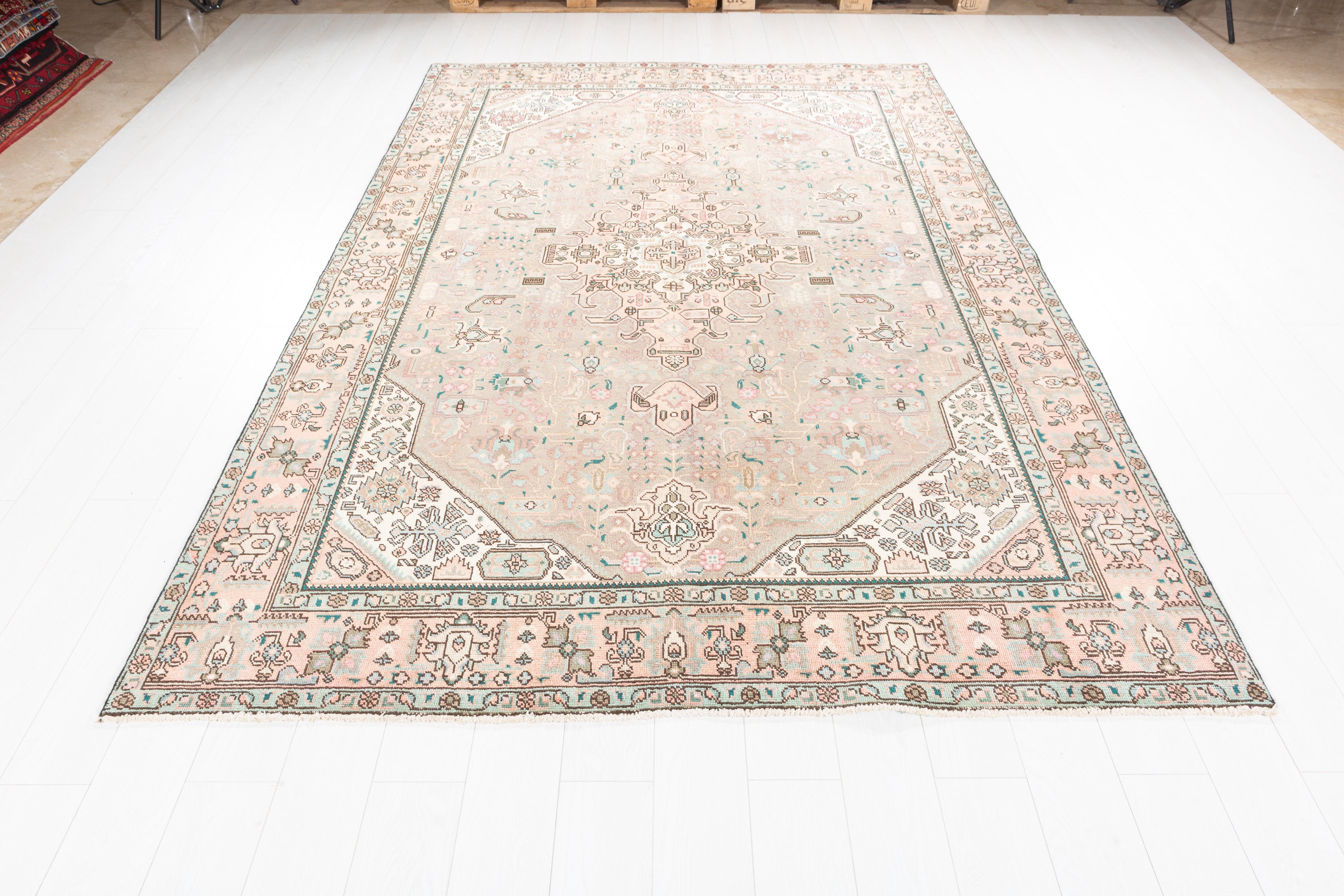 Vintage Faded beige and gray Traditional Rug – 9' 5" x 6' 5" (288 x 196 cm)