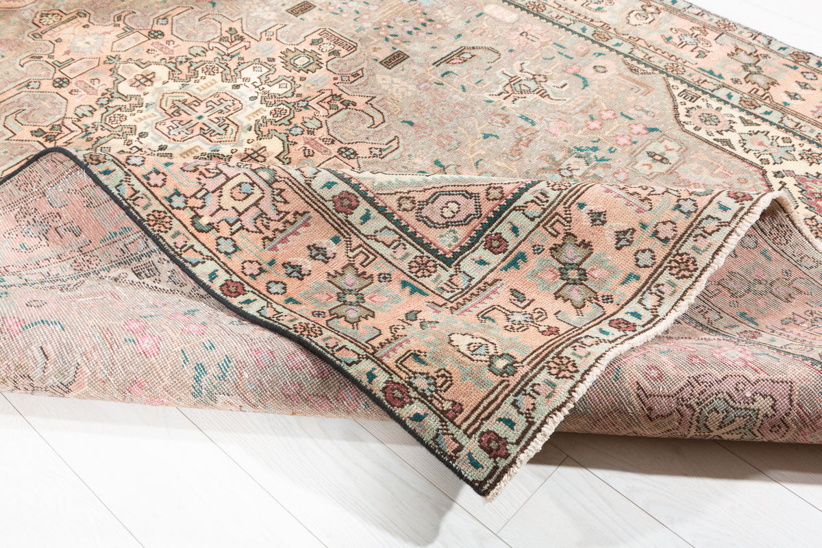 Vintage Faded beige and gray Traditional Rug – 9' 5" x 6' 5" (288 x 196 cm)