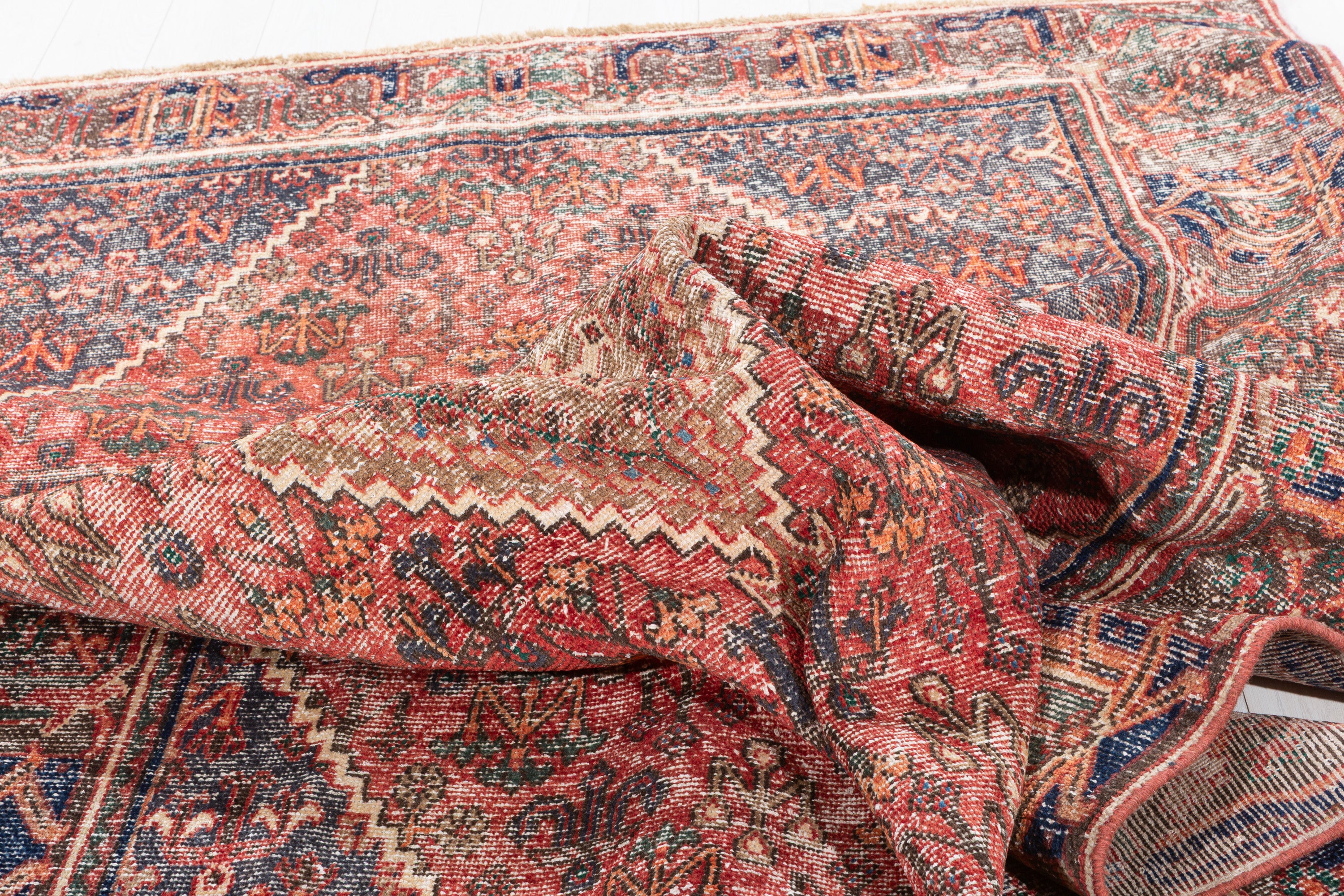 Vintage Faded red and blue Traditional Rug – 9' 5" x 6' 4" (288 x 194 cm)