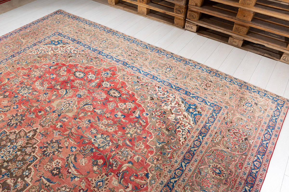 Vintage Faded red and navy Traditional Rug – 12' 8" x 9' 4" (385 x 284 cm)