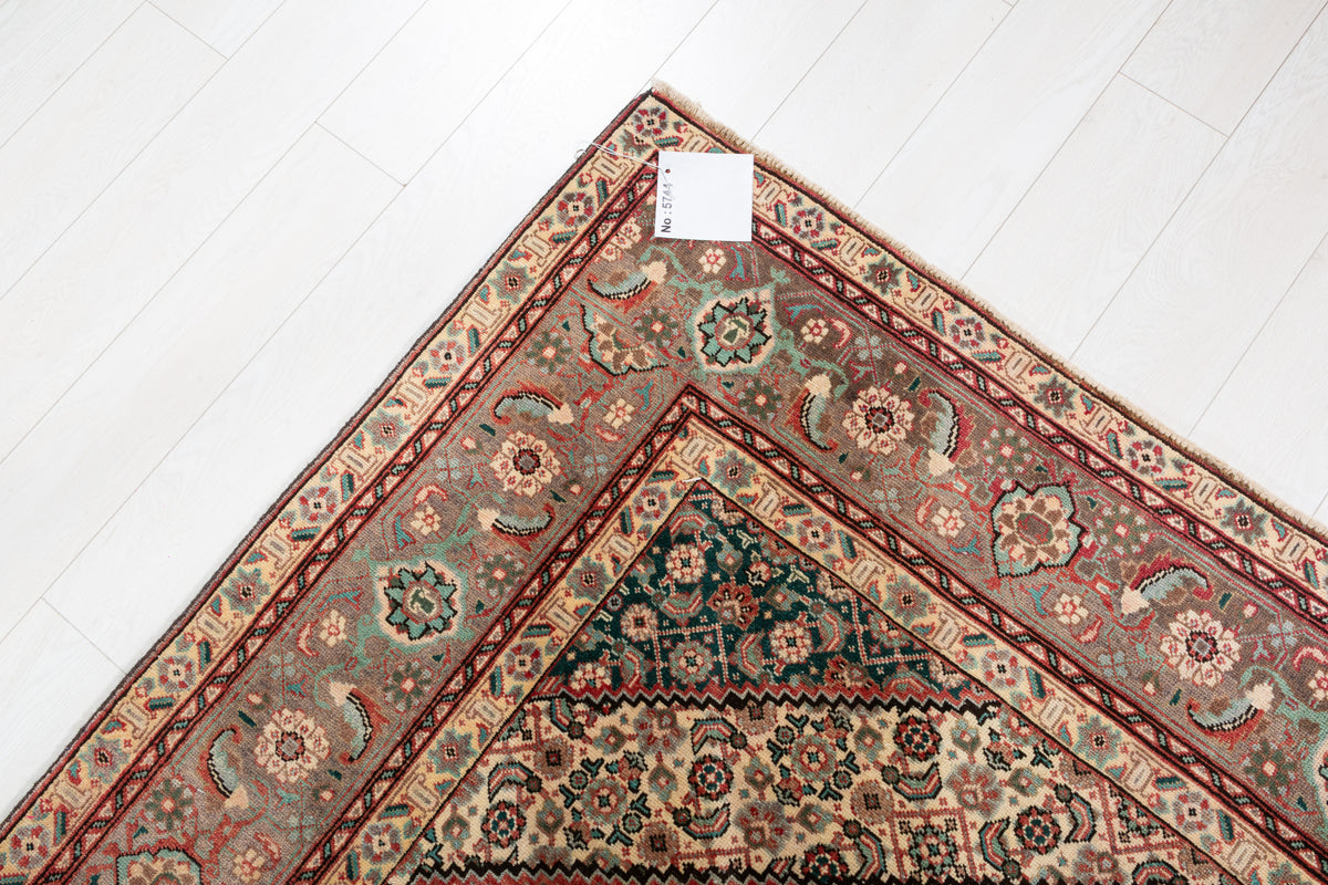 Vintage Muted gray and beige Traditional Rug – 9' 10" x 6' 7" (300 x 200 cm)