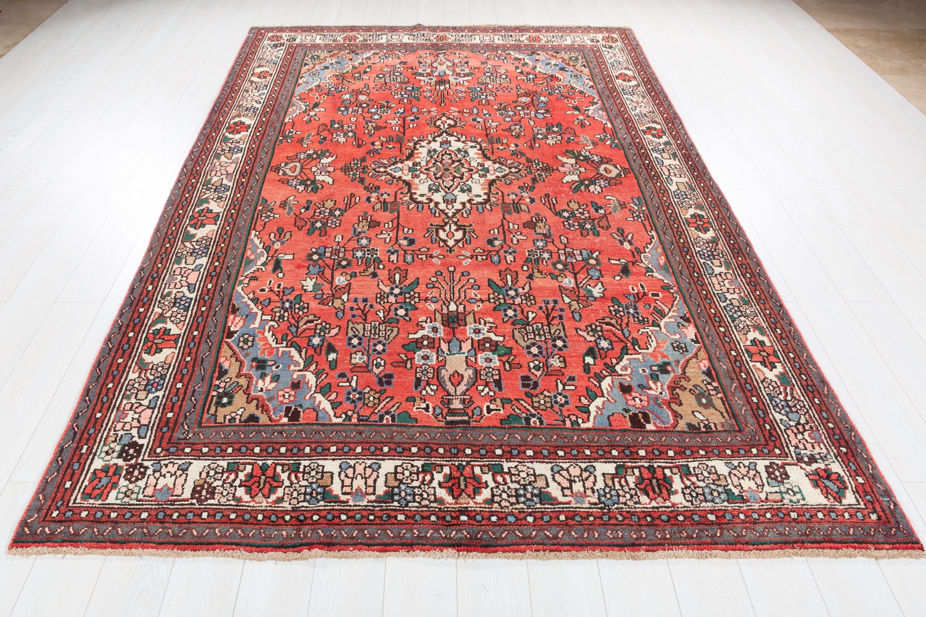 Vintage Red and beige Floral Rug – 9' 7" x 6' 5" (292 x 196 cm)