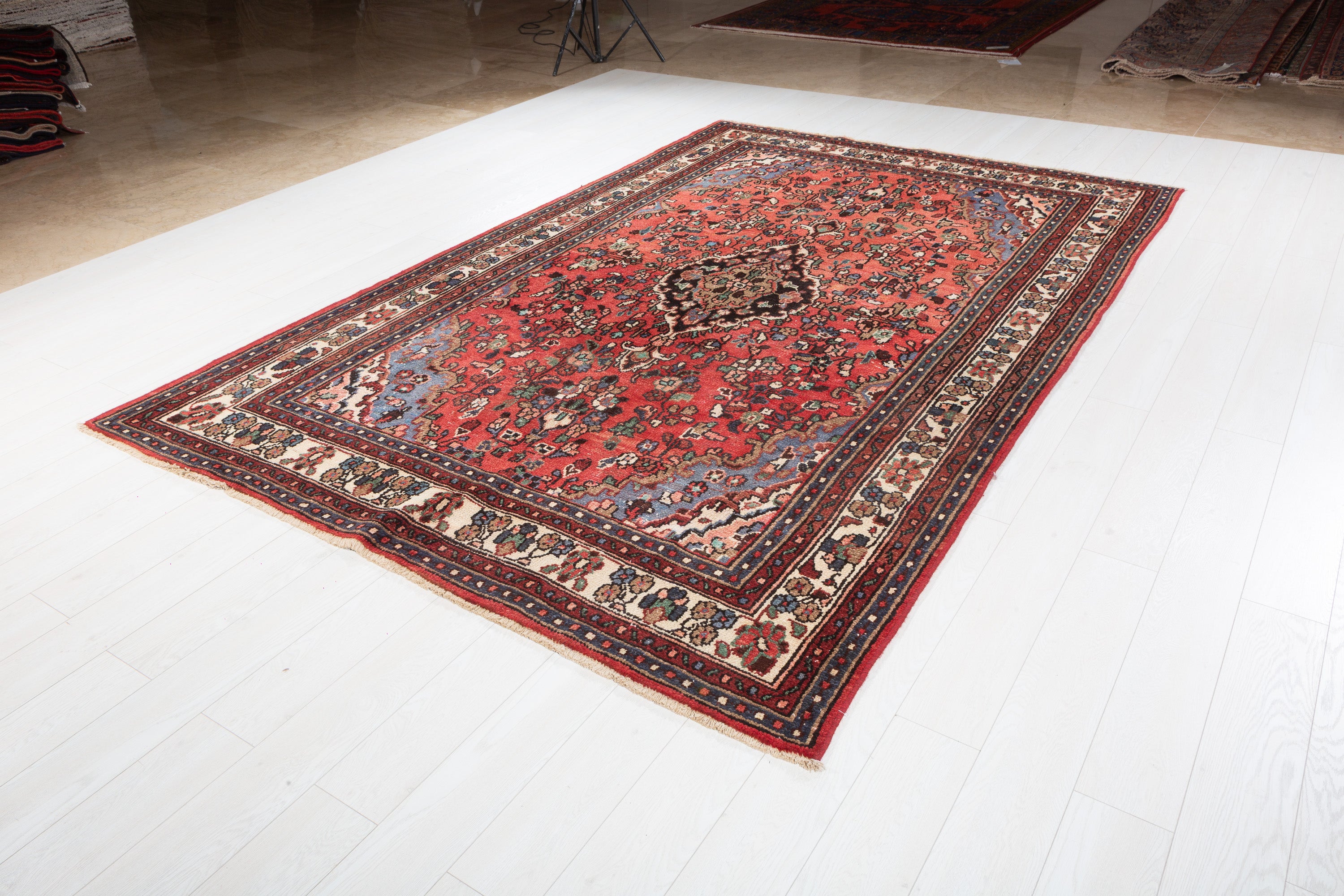 Vintage Red and beige Floral Rug – 10' 0" x 6' 8" (306 x 203 cm)