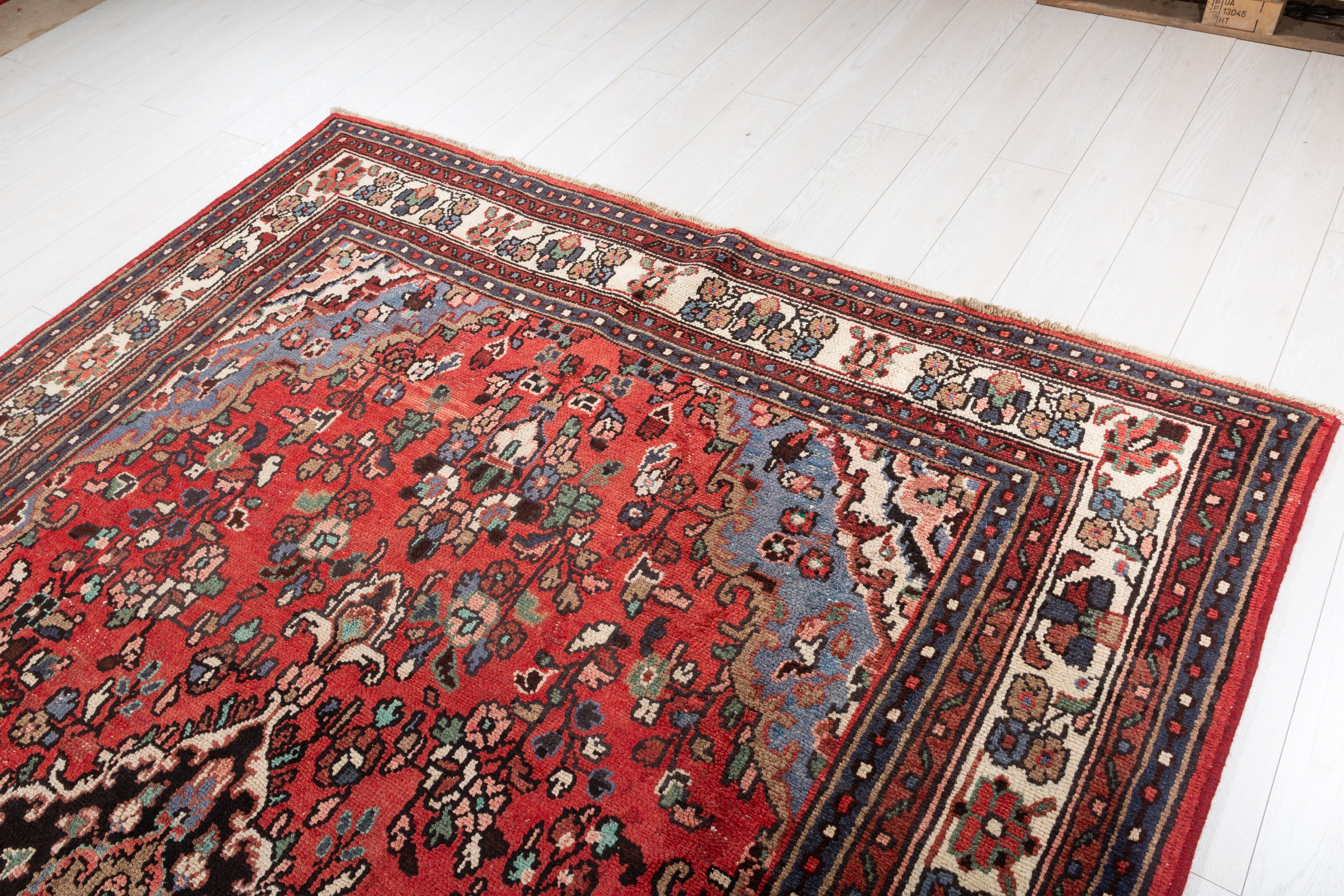 Vintage Red and beige Floral Rug – 10' 0" x 6' 8" (306 x 203 cm)