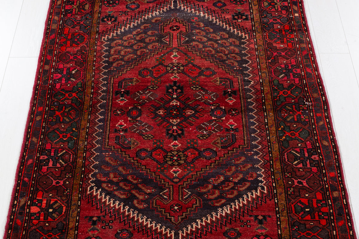 Vintage Rust Red Central Medallion Area Rug – 7' 9" x 4' 3" (236 x 130 cm)