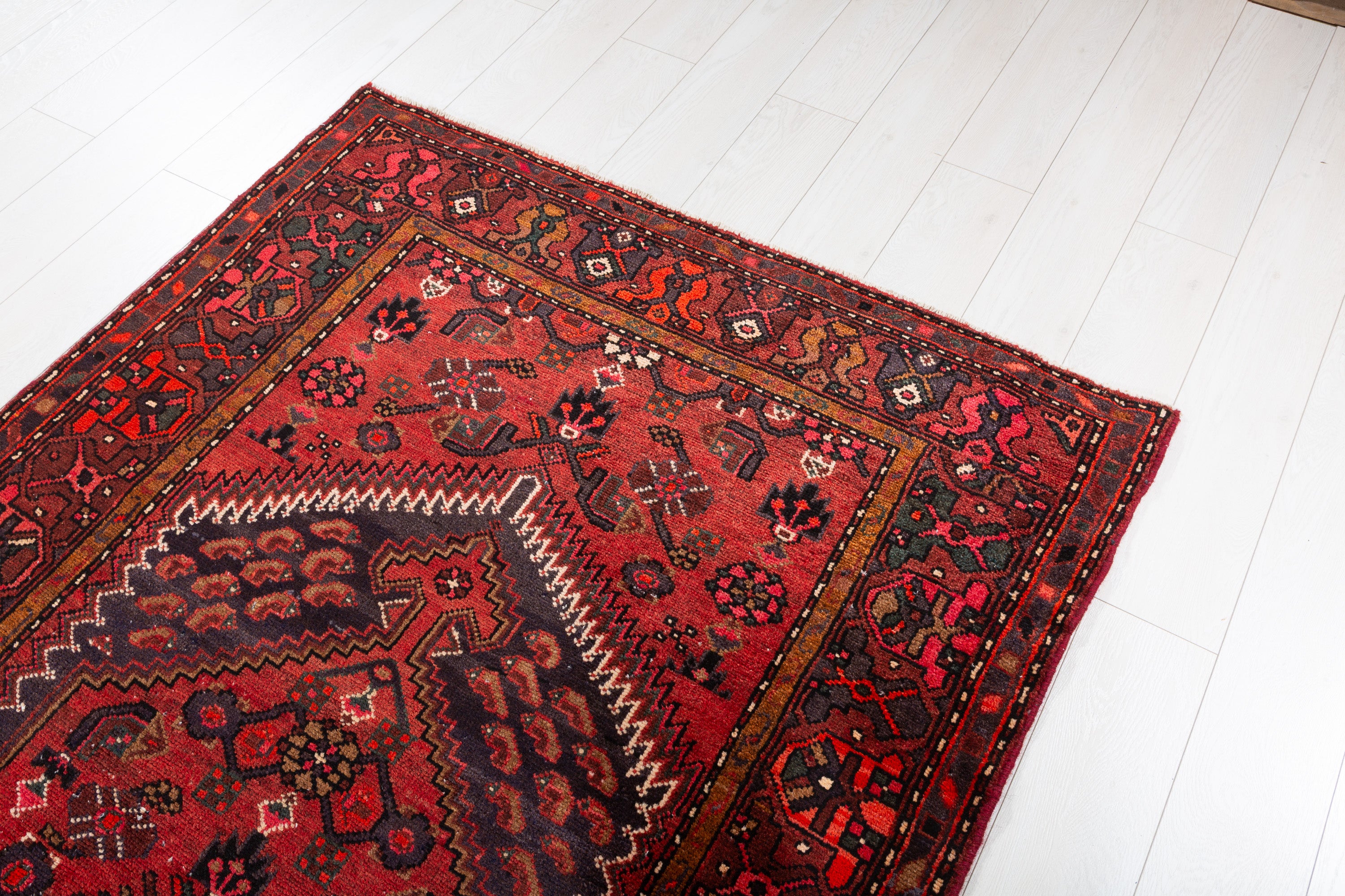 Vintage Rust Red Central Medallion Area Rug – 7' 9" x 4' 3" (236 x 130 cm)