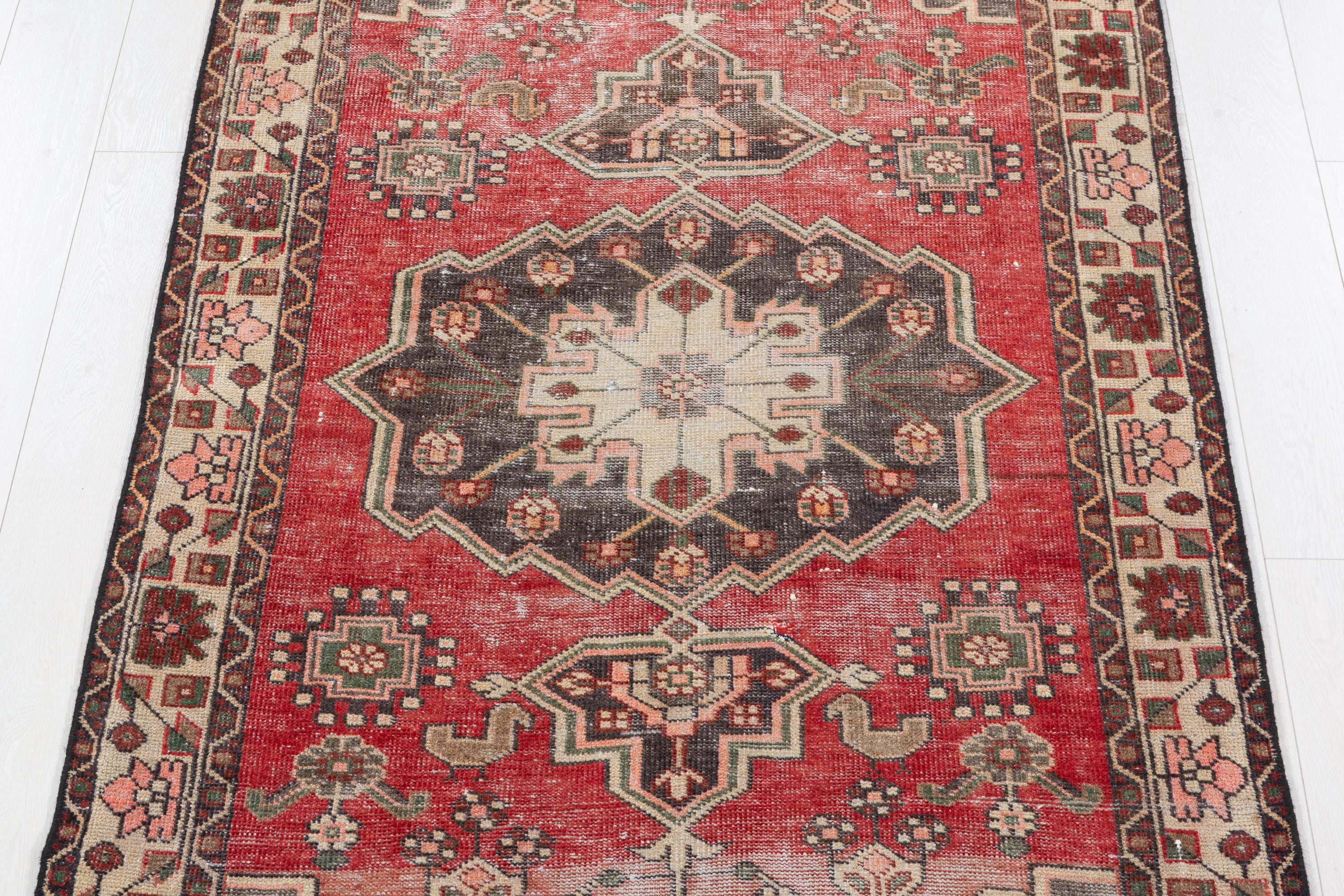 Vintage Faded Red, Beige Distressed Floral Medallion Area Rug – 7' 3" x 3' 10" (222 x 117 cm)