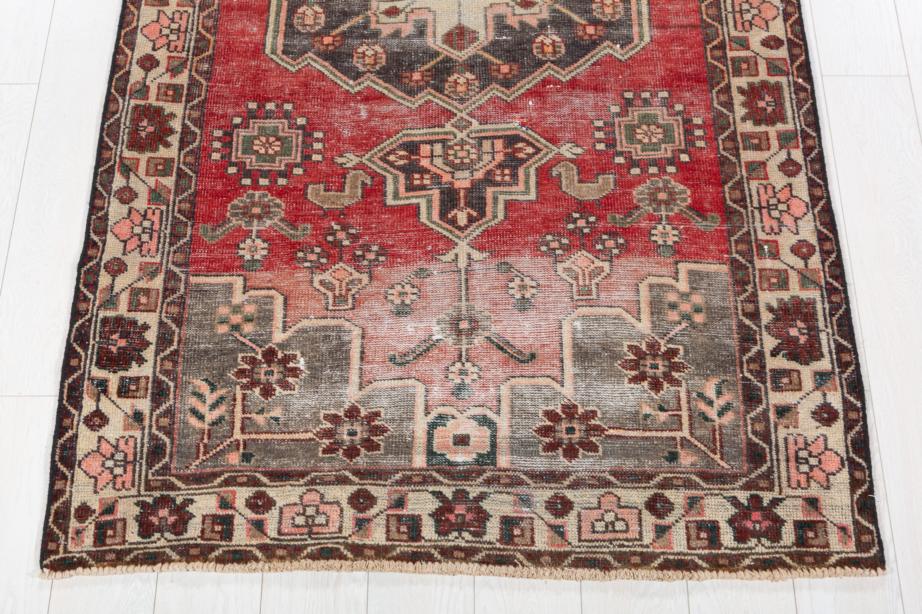 Vintage Faded Red, Beige Distressed Floral Medallion Area Rug – 7' 3" x 3' 10" (222 x 117 cm)