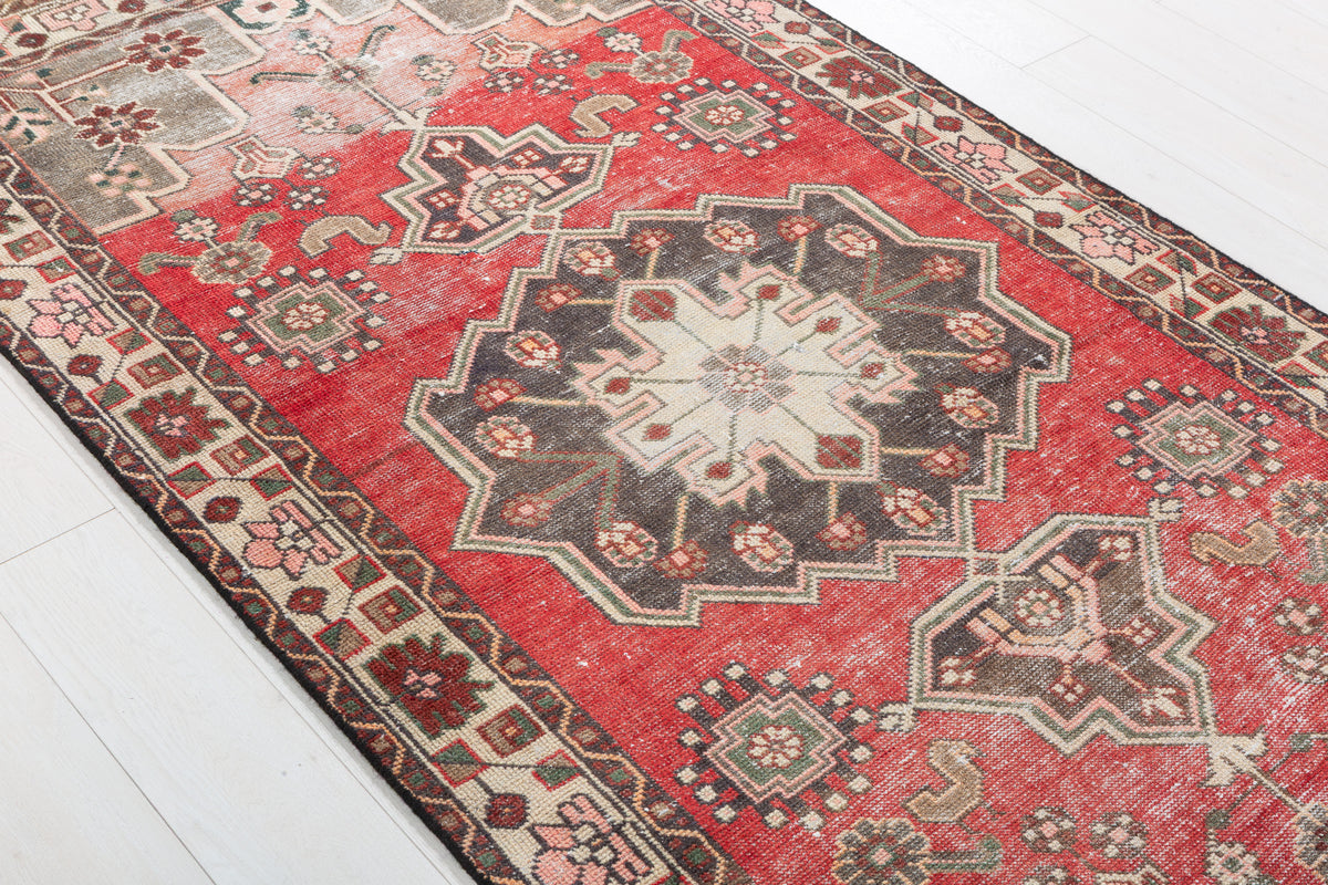 Vintage Faded Red, Beige Distressed Floral Medallion Area Rug – 7' 3" x 3' 10" (222 x 117 cm)