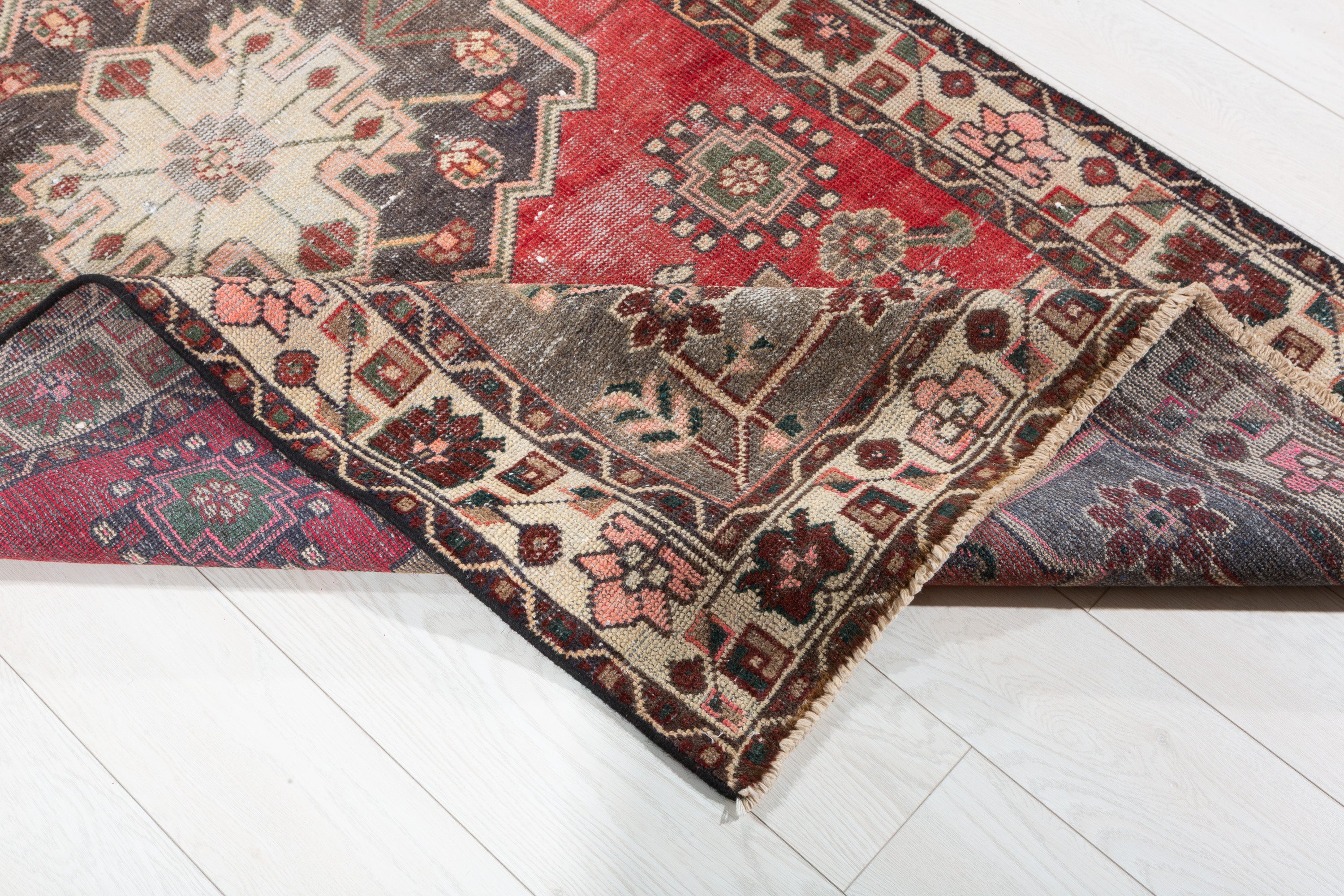 Vintage Faded Red, Beige Distressed Floral Medallion Area Rug – 7' 3" x 3' 10" (222 x 117 cm)
