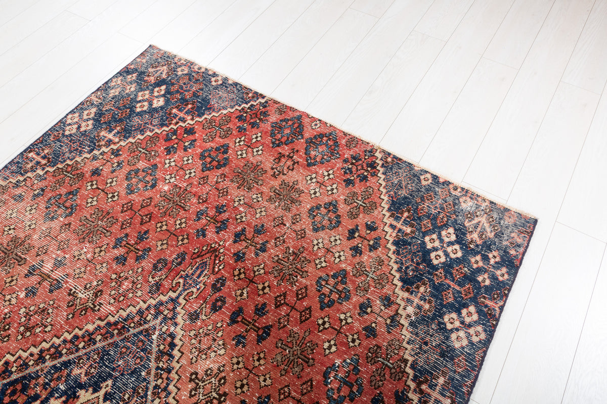 Vintage Faded Red, Navy Blue Allover Floral Area Rug – 7' 5" x 5' 0" (226 x 152 cm)