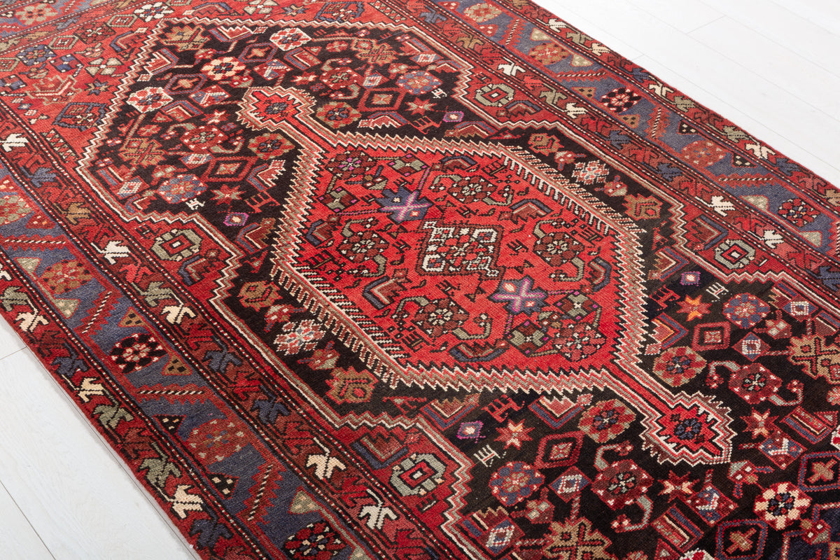 Vintage Red, Black Geometric Medallion Area Rug – 7' 9" x 4' 7" (237 x 140 cm)