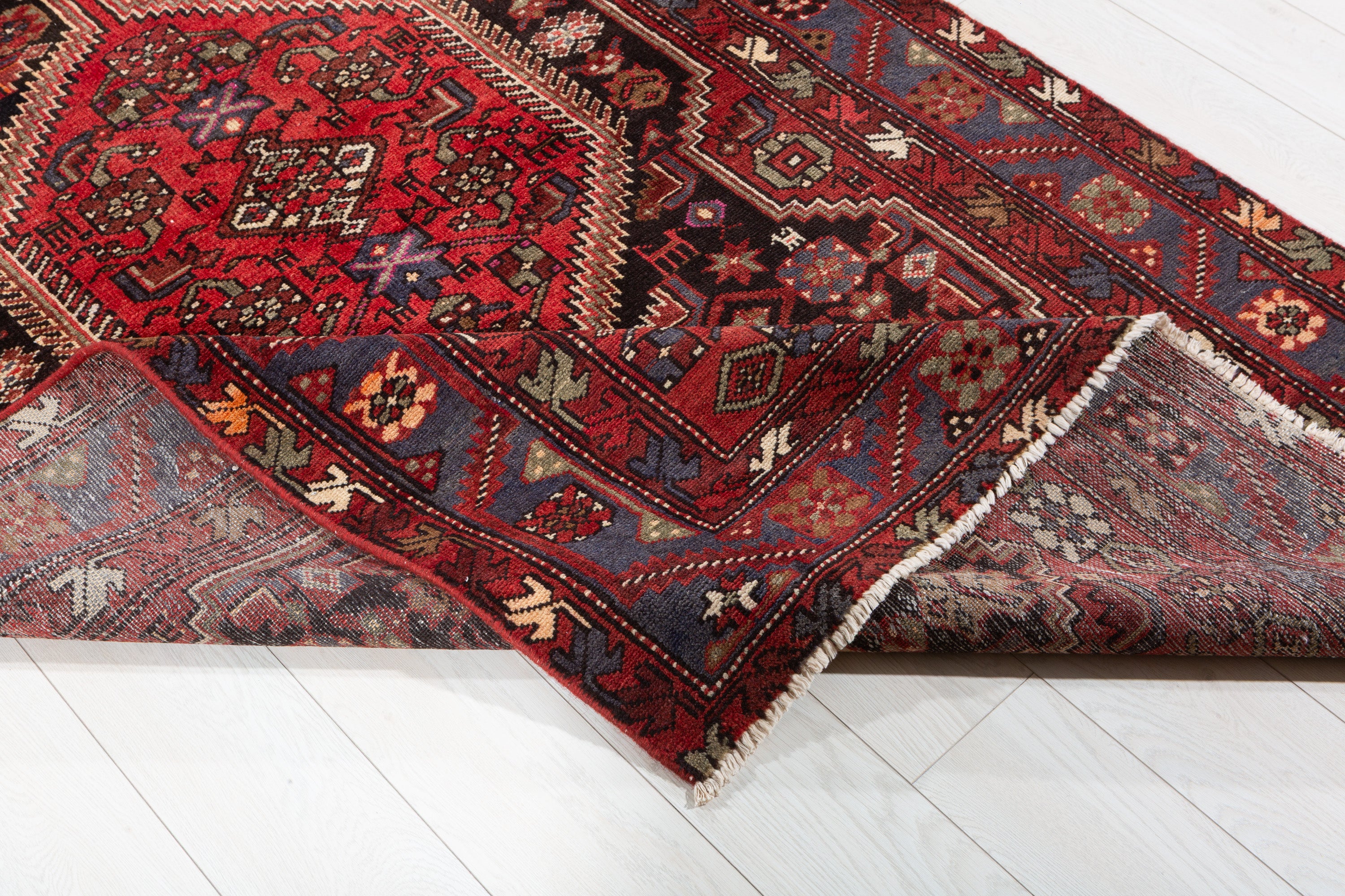 Vintage Red, Black Geometric Medallion Area Rug – 7' 9" x 4' 7" (237 x 140 cm)