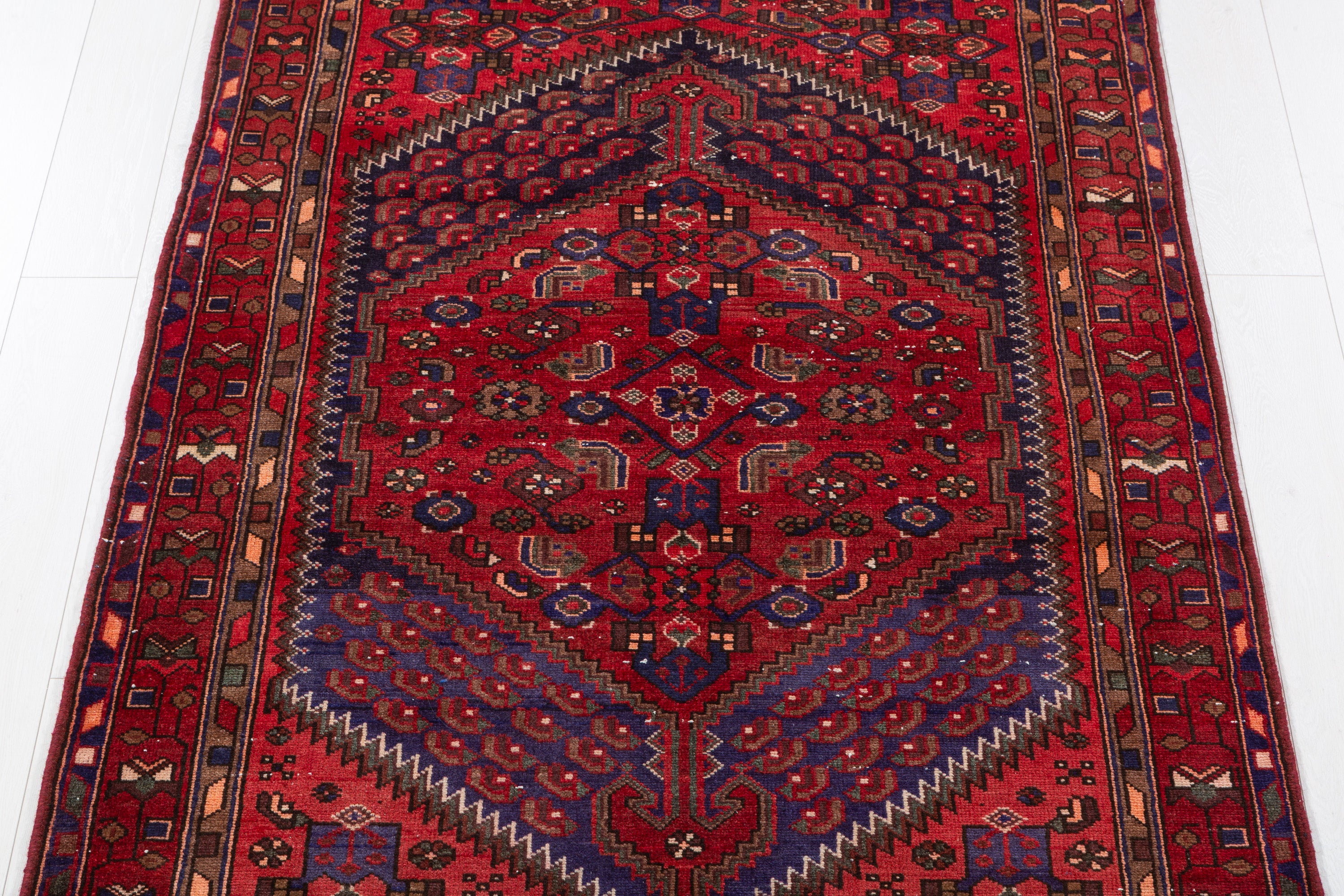 Vintage Red, Coral Central Medallion Area Rug – 6' 10" x 4' 2" (209 x 128 cm)