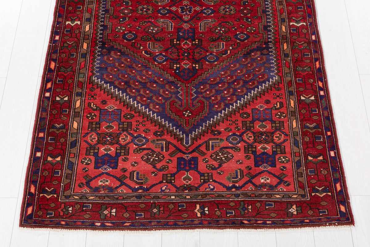 Vintage Red, Coral Central Medallion Area Rug – 6' 10" x 4' 2" (209 x 128 cm)