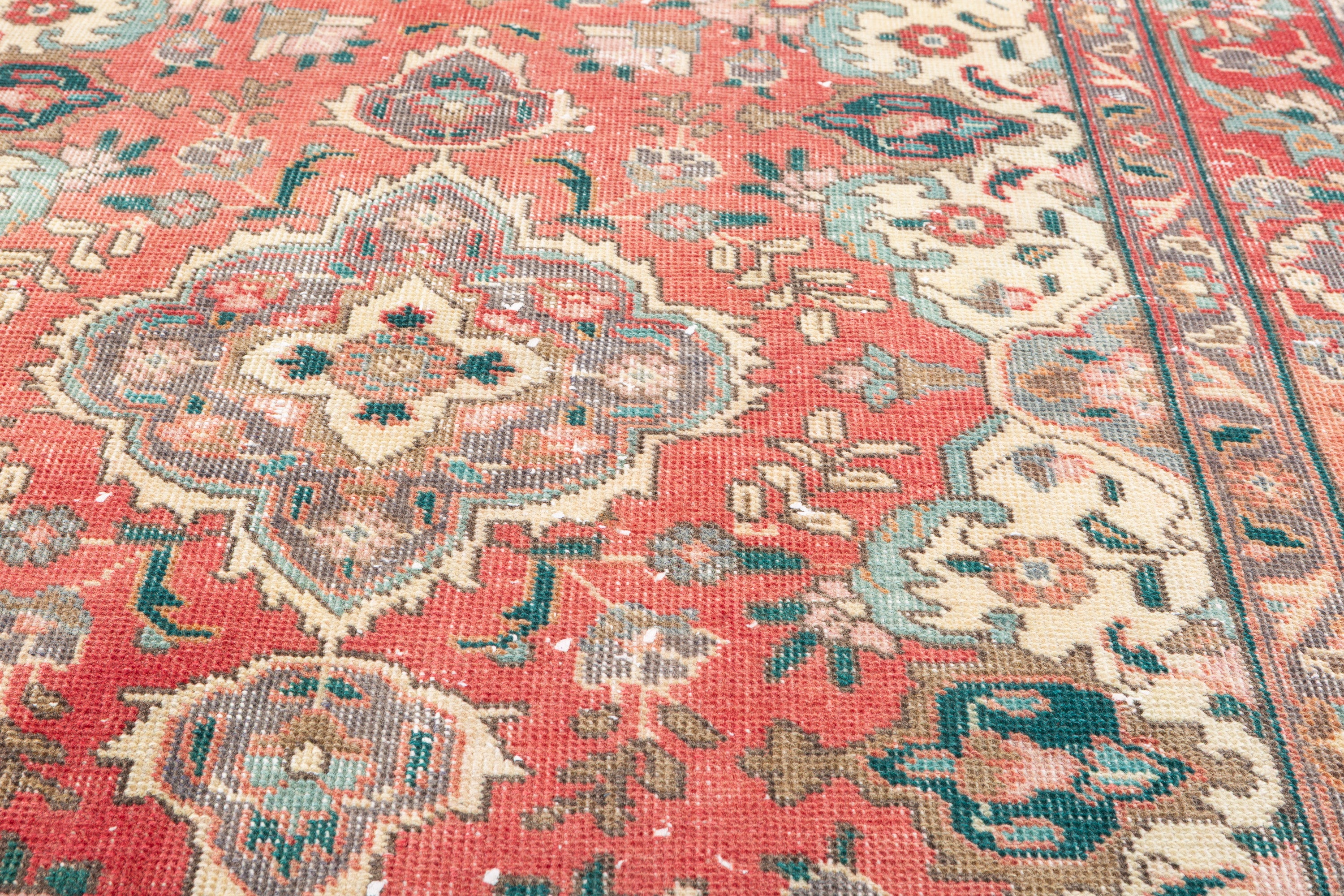 Vintage Faded Red Floral Medallion Area Rug – 6' 2" x 4' 5" (187 x 134 cm)