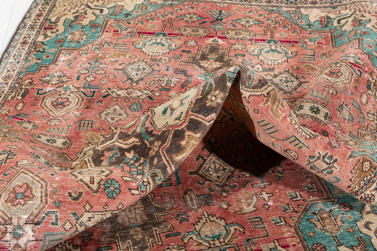 Vintage Faded Red Floral Medallion Area Rug – 7' 8" x 4' 7" (234 x 140 cm)