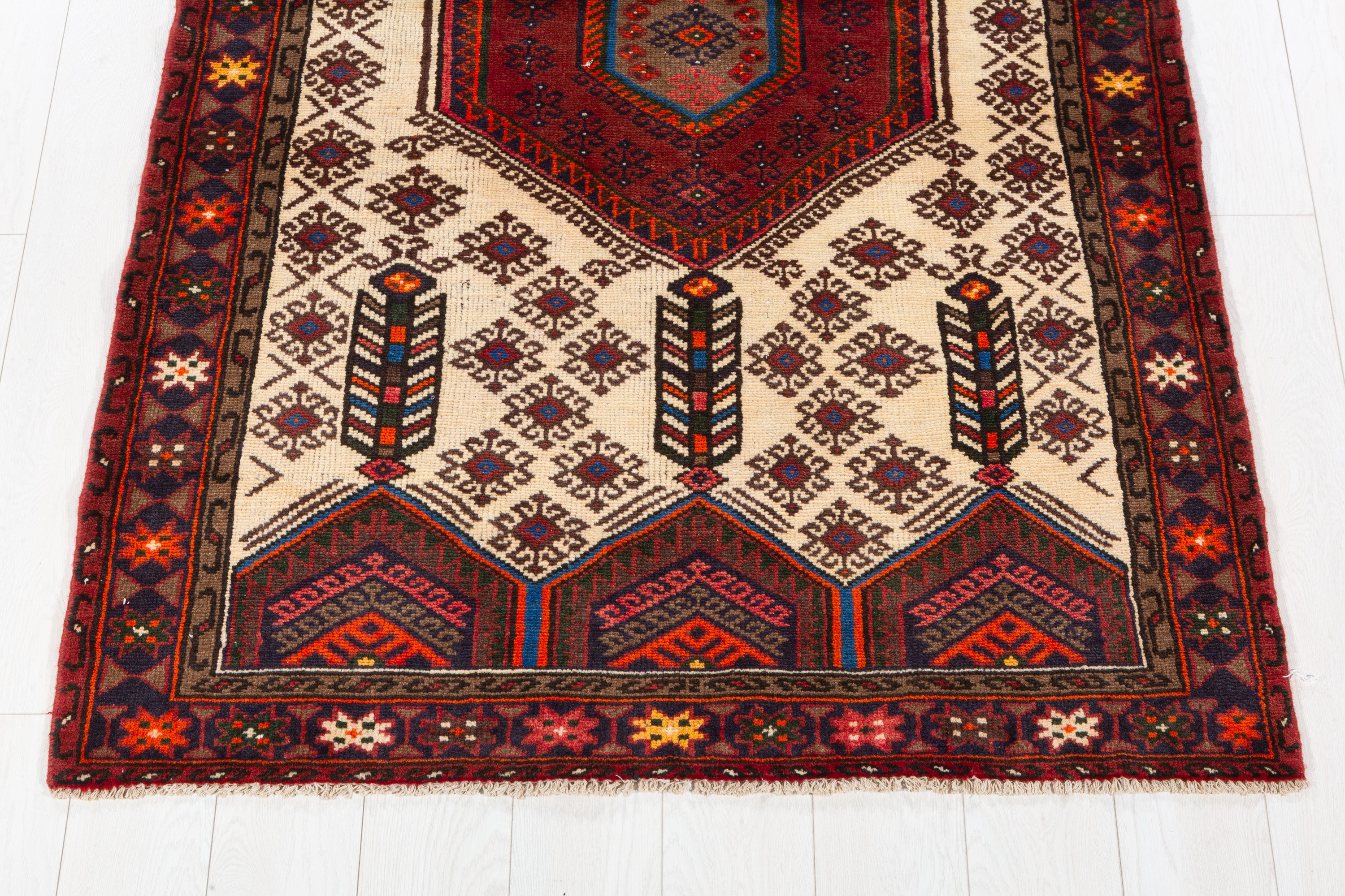 Vintage Beige, Red Ivory Field Medallion Area Rug – 6' 3" x 4' 0" (191 x 121 cm)