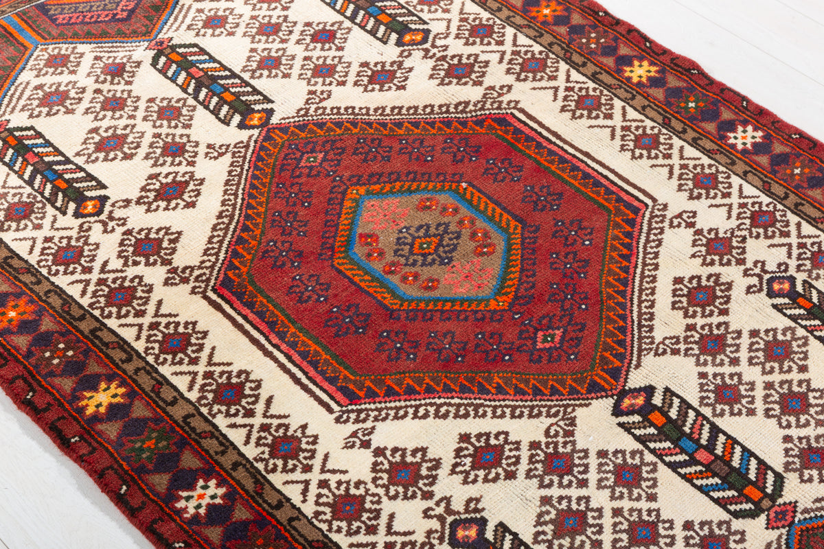 Vintage Beige, Red Ivory Field Medallion Area Rug – 6' 3" x 4' 0" (191 x 121 cm)