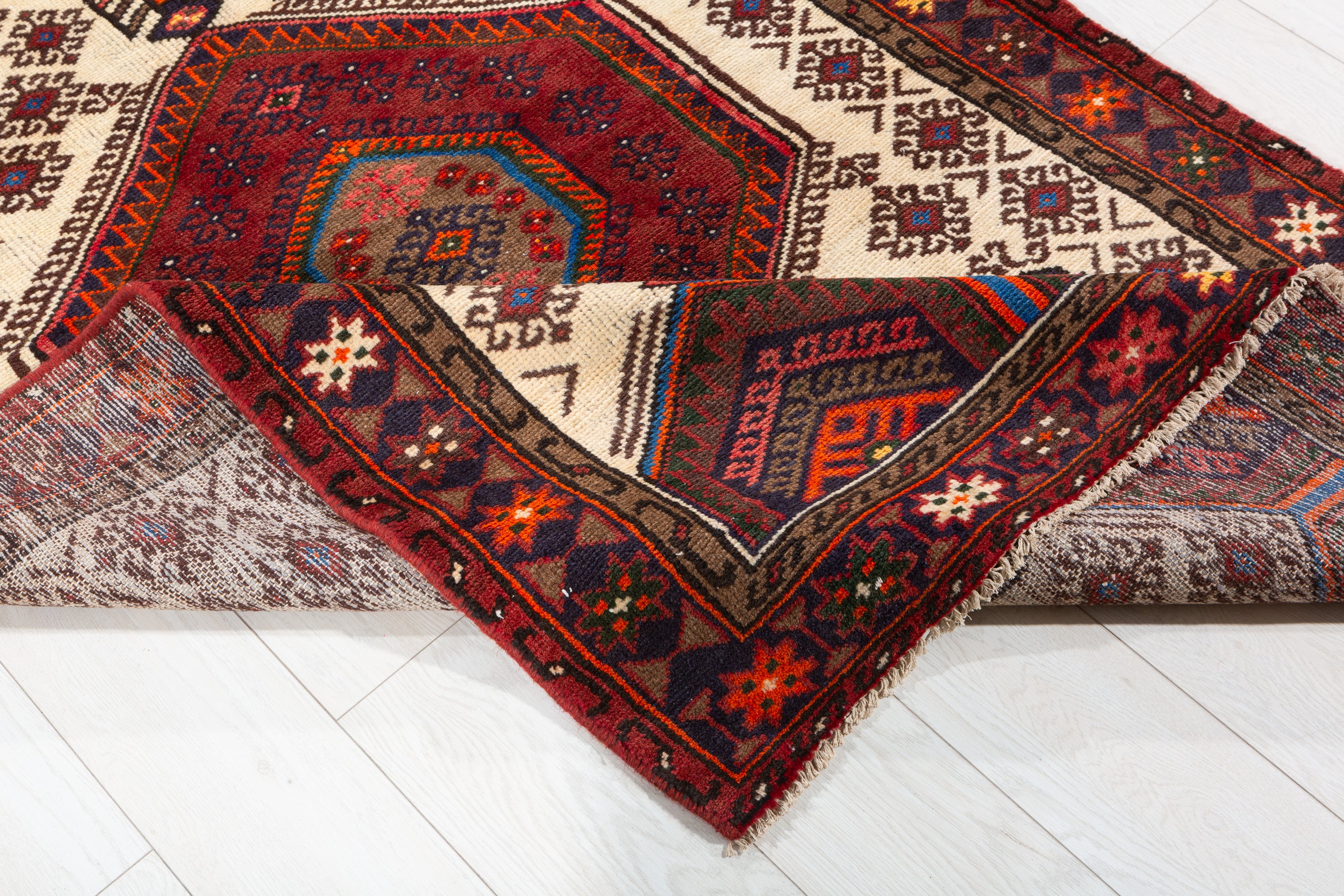 Vintage Beige, Red Ivory Field Medallion Area Rug – 6' 3" x 4' 0" (191 x 121 cm)