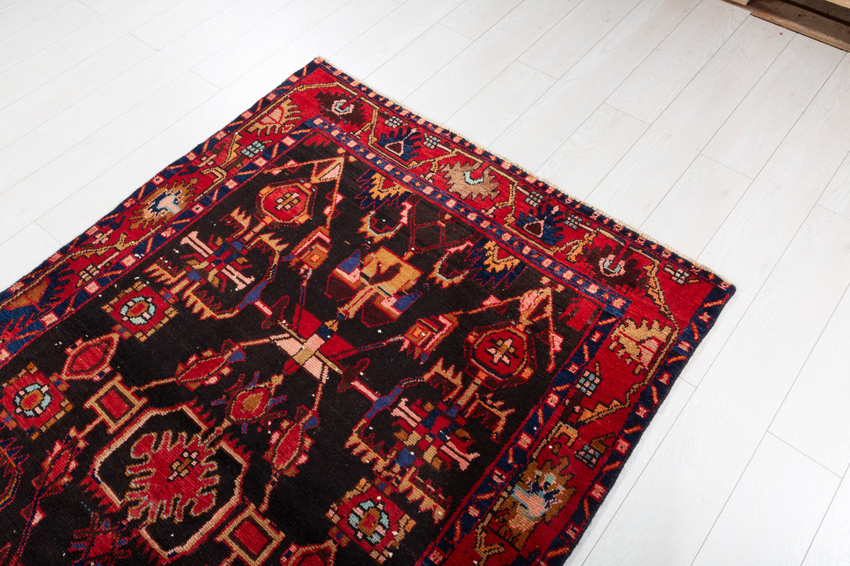 Collectible Vintage Black Red Animal Motif Area Rug – 6' 4" x 4' 3" (194 x 130 cm)