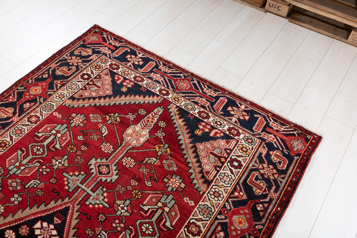 Vintage Red, Deep Navy Blue Geometric Medallion Area Rug – 7' 8" x 4' 6" (234 x 136 cm)