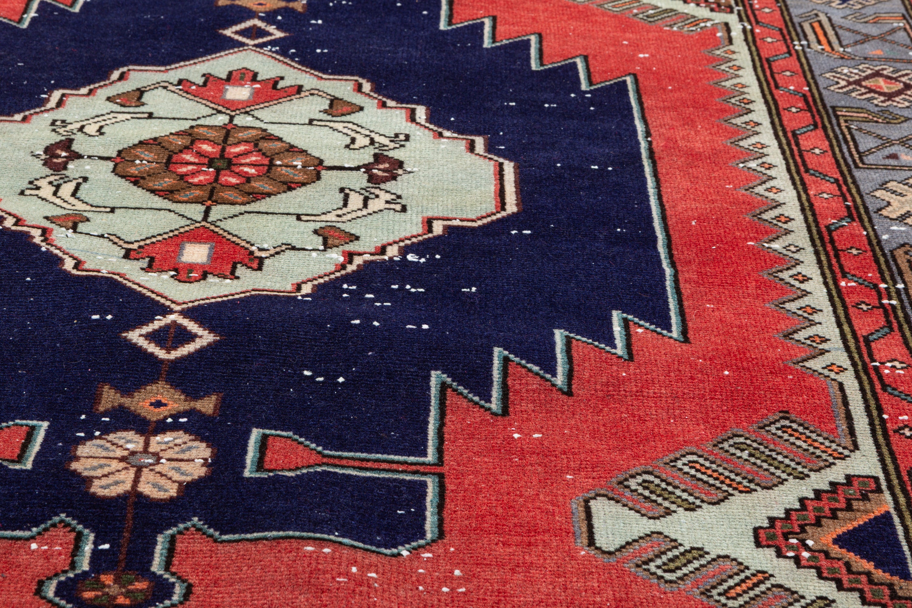 Collectible Vintage Coral, Navy Blue Triple Medallion Area Rug – 7' 0" x 4' 2" (213 x 127 cm)